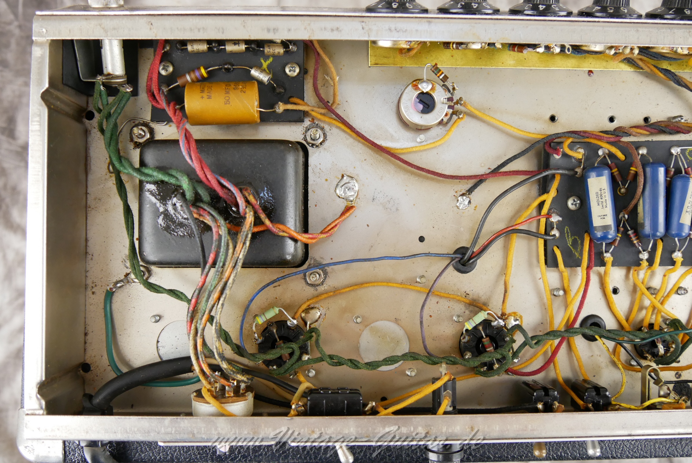 img/vintage/5866/fender_bandmaster_blackface_1965_black_tolex_USA-05.jpg