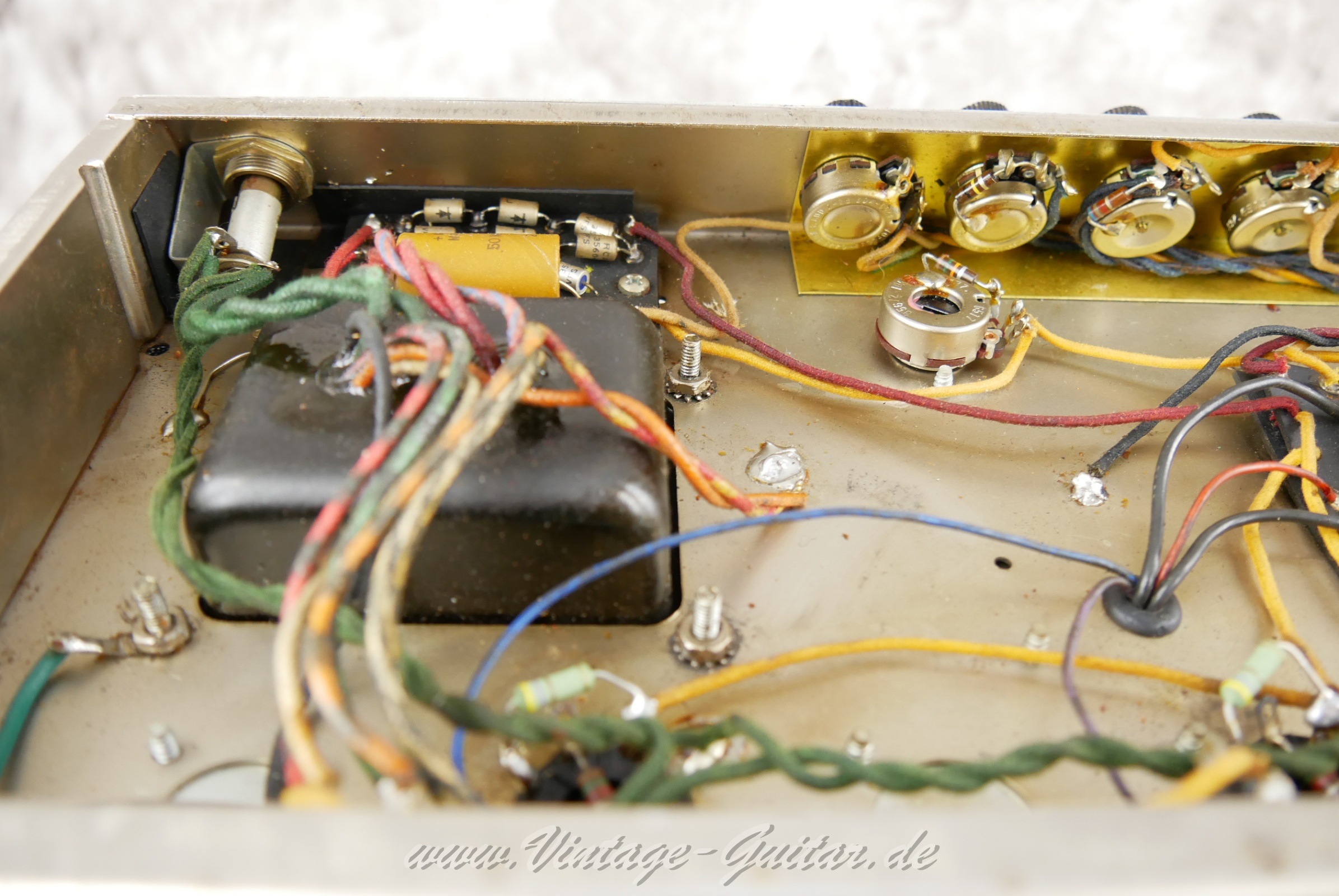 img/vintage/5866/fender_bandmaster_blackface_1965_black_tolex_USA-07.jpg