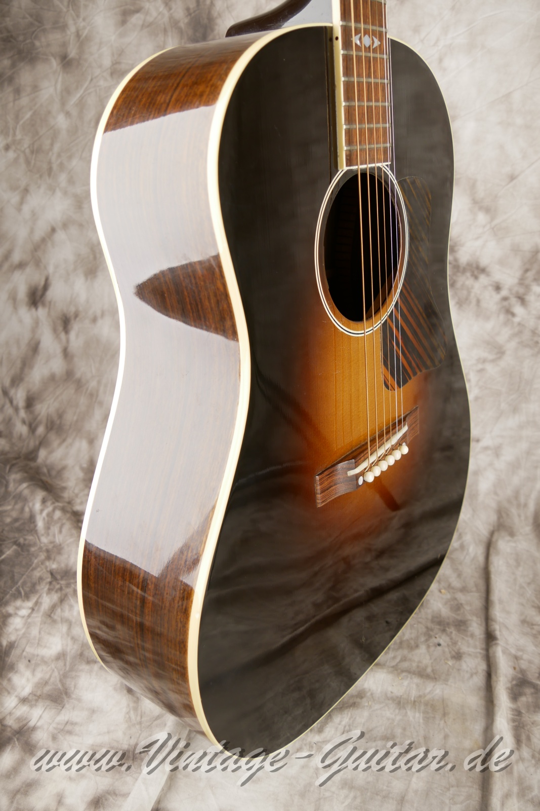 img/vintage/5867/Gibson_Advanced_Jumbo_custom_order_sunburst_2007-009.JPG