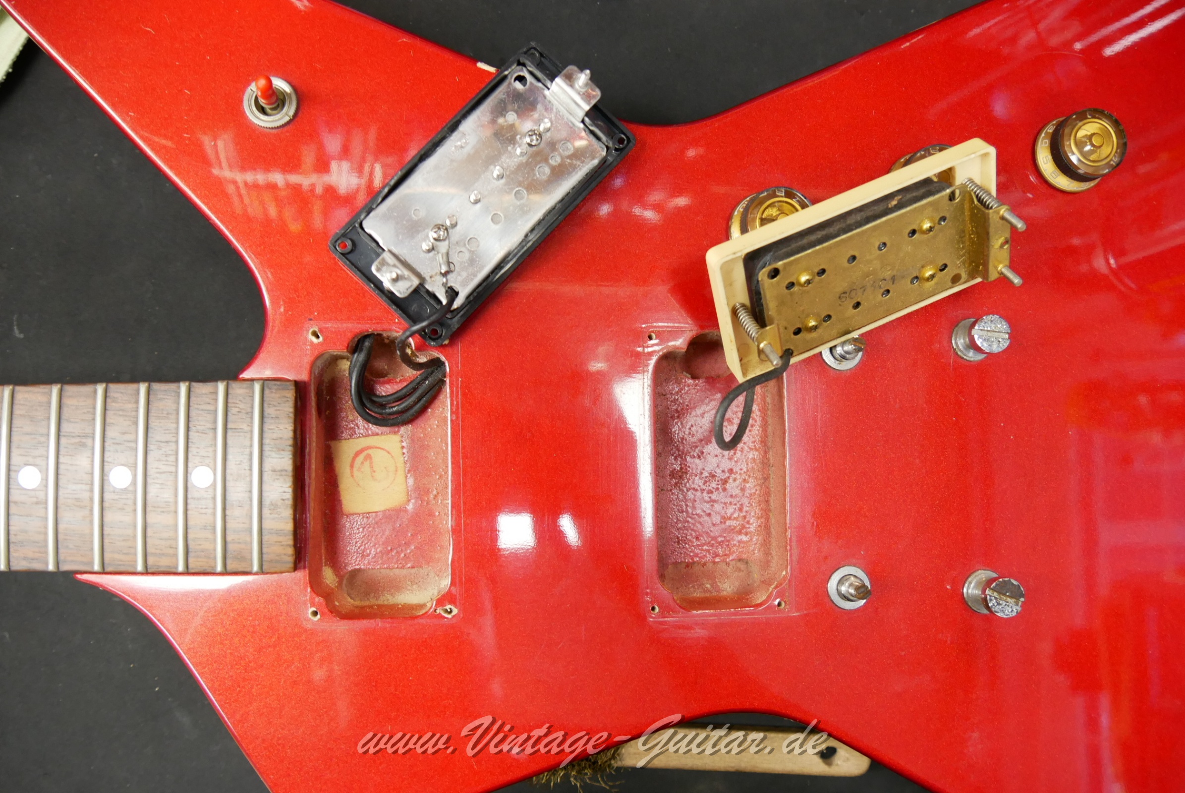 img/vintage/5869/Ibanez_DT50_Destroyer_1982_firered_japan-023.JPG
