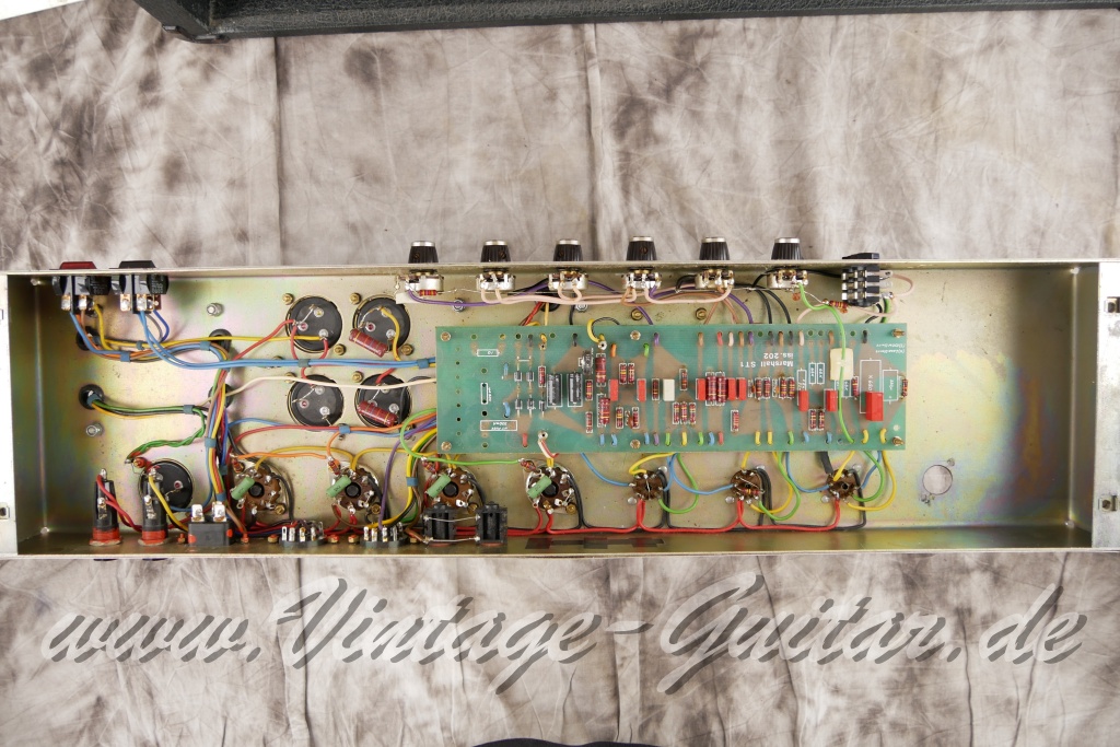 Marshall_JCM_800_2203_Mk2_Master_Model_100W_Lead_black_GB_1983-014.JPG