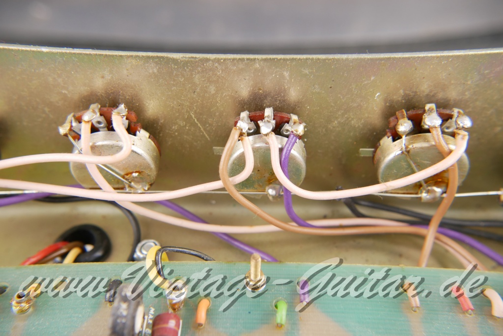Marshall_JCM_800_2203_Mk2_Master_Model_100W_Lead_black_GB_1983-019.JPG
