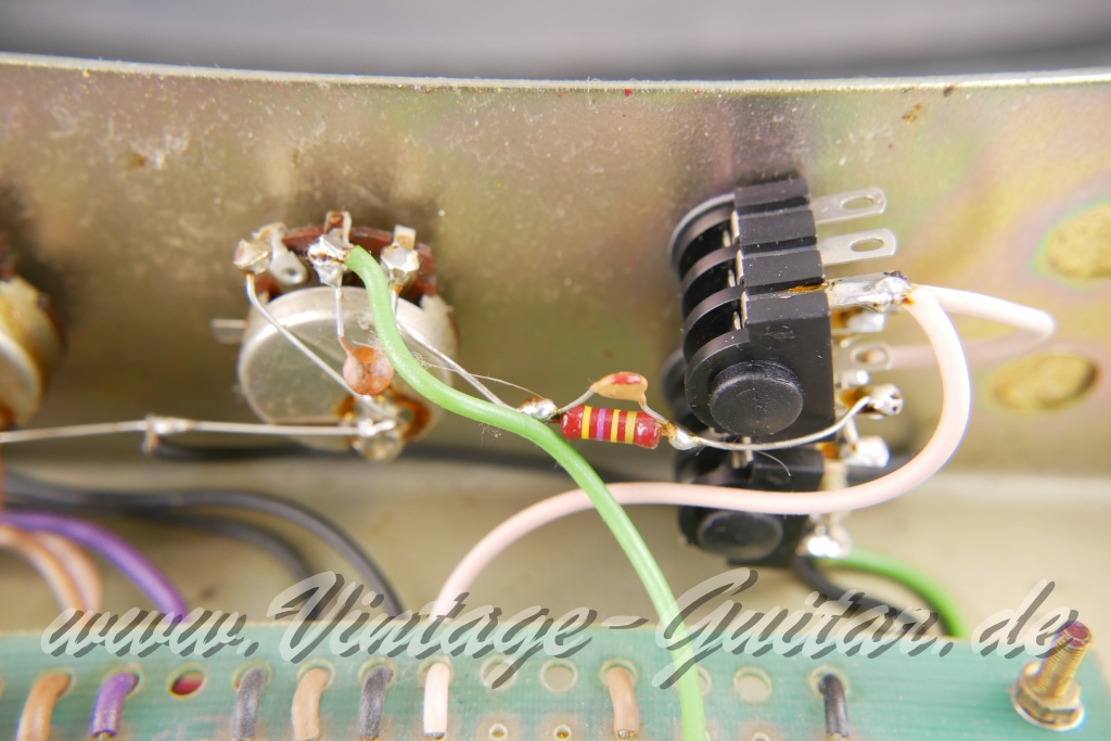 Marshall_JCM_800_2203_Mk2_Master_Model_100W_Lead_black_GB_1983-020.JPG