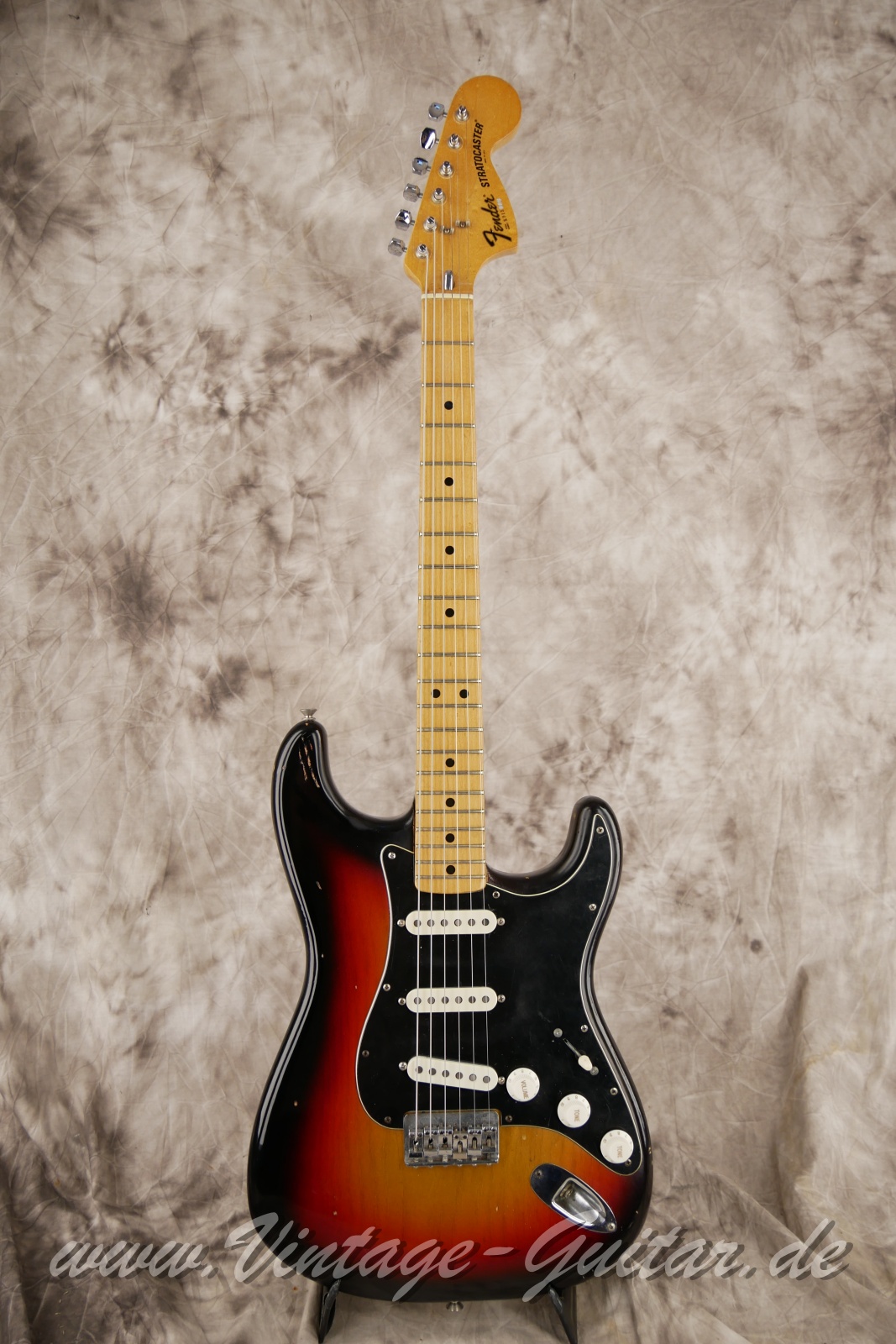 Fender_Stratocaster_hardtail_sunburst_USA_1980-001.JPG