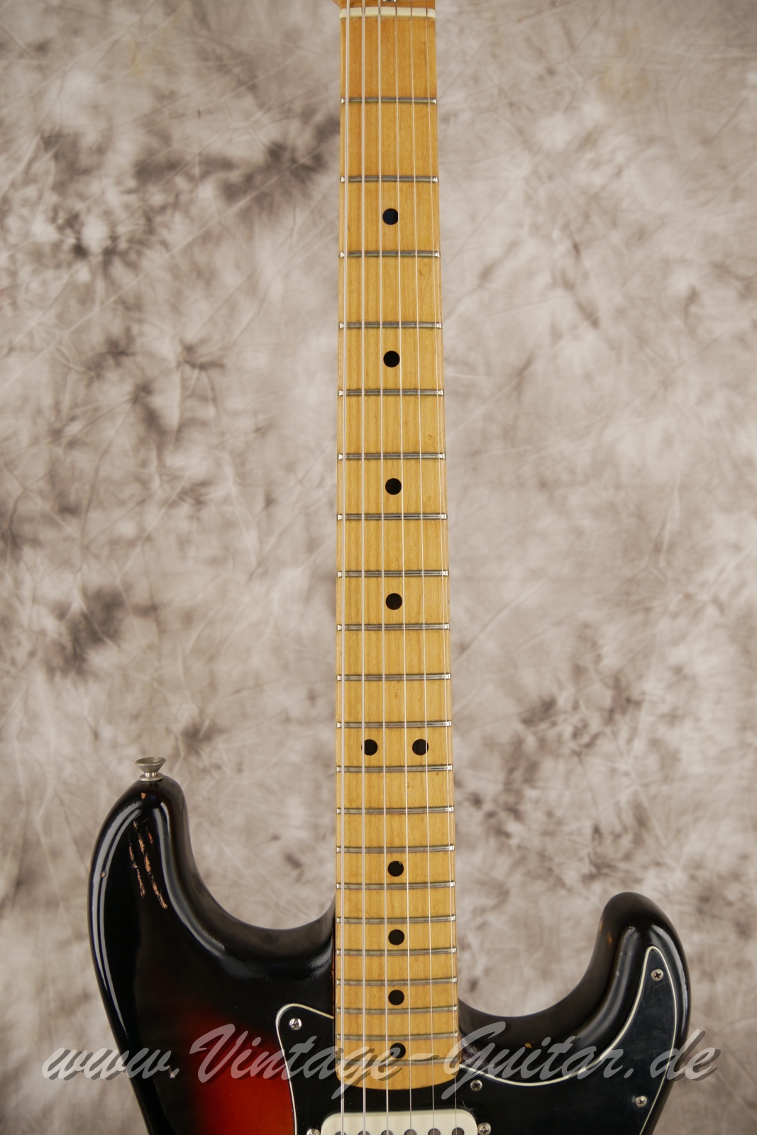 img/vintage/5874/Fender_Stratocaster_hardtail_sunburst_USA_1980-005.JPG