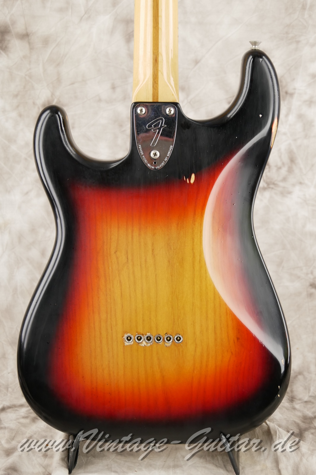 img/vintage/5874/Fender_Stratocaster_hardtail_sunburst_USA_1980-008.JPG