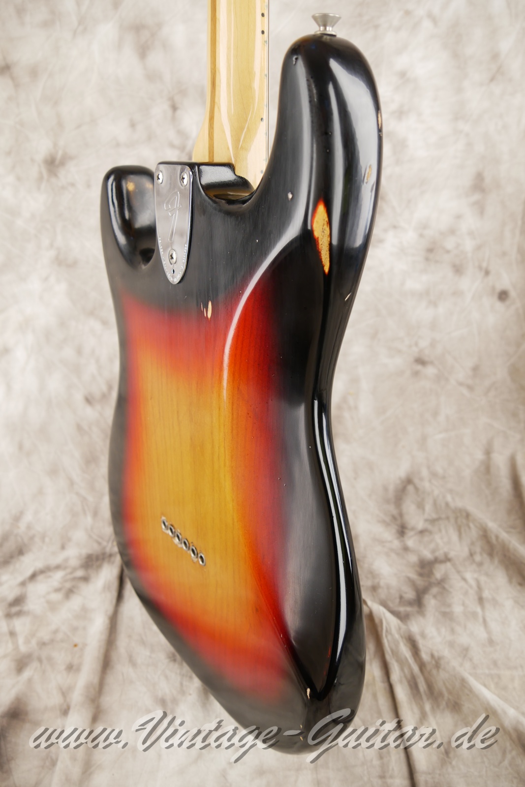 img/vintage/5874/Fender_Stratocaster_hardtail_sunburst_USA_1980-012.JPG