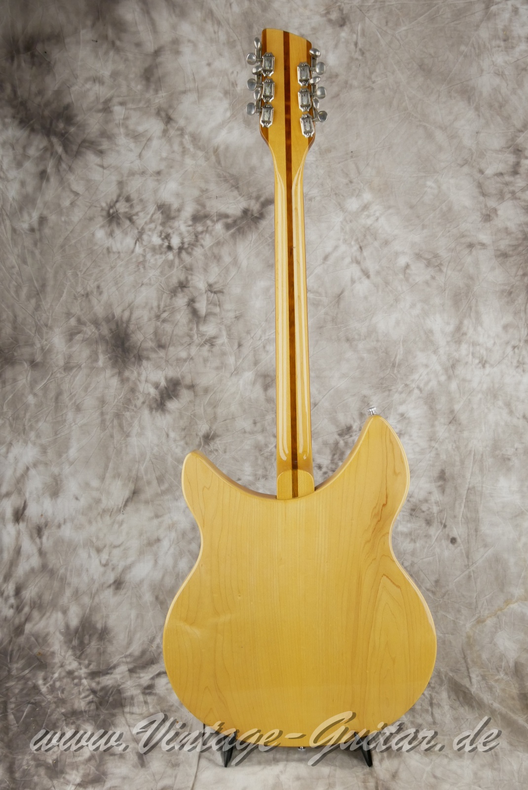 img/vintage/5881/Rickenbacker_330_12string_mapleglo_USA_1977-002.JPG
