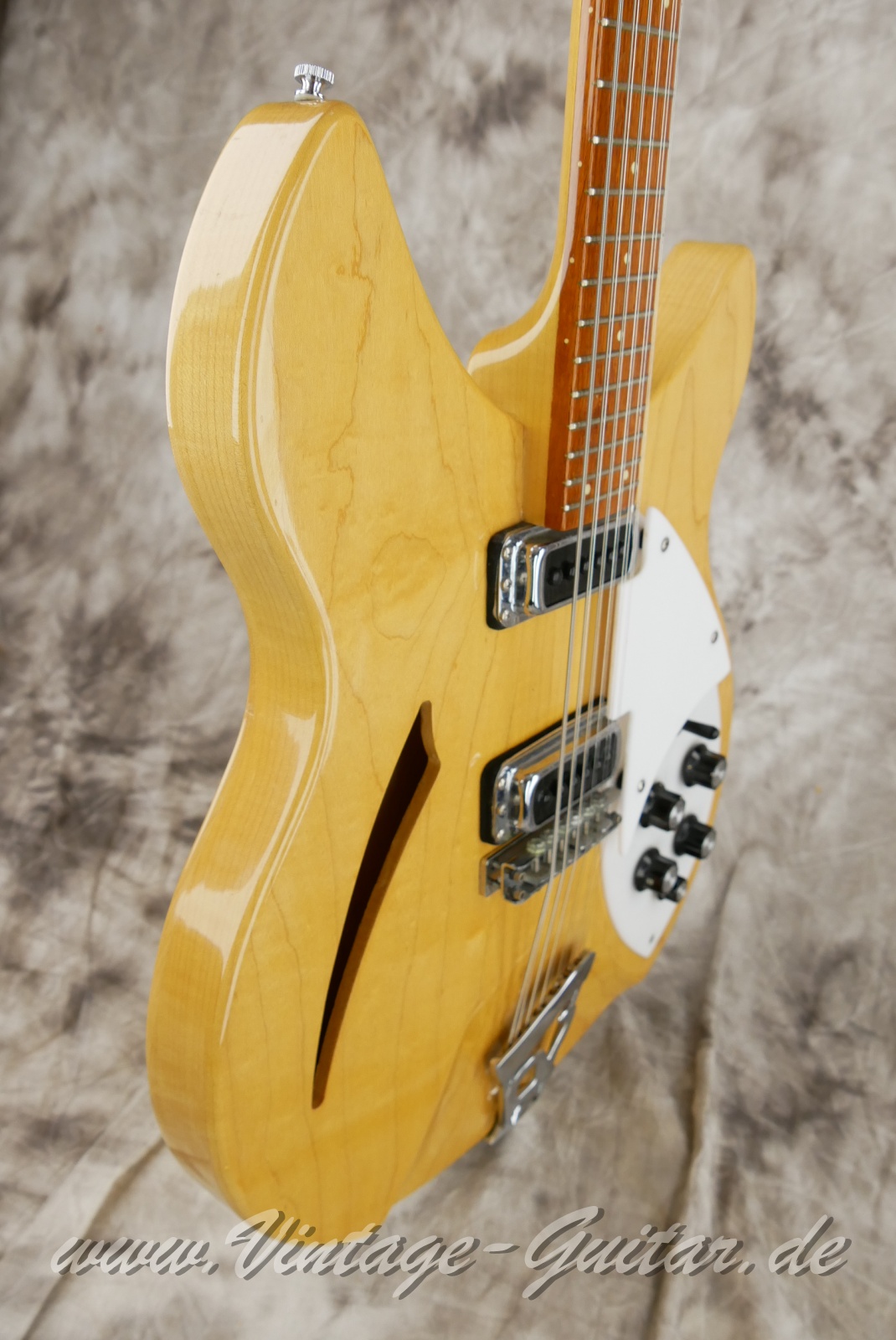 img/vintage/5881/Rickenbacker_330_12string_mapleglo_USA_1977-009.JPG
