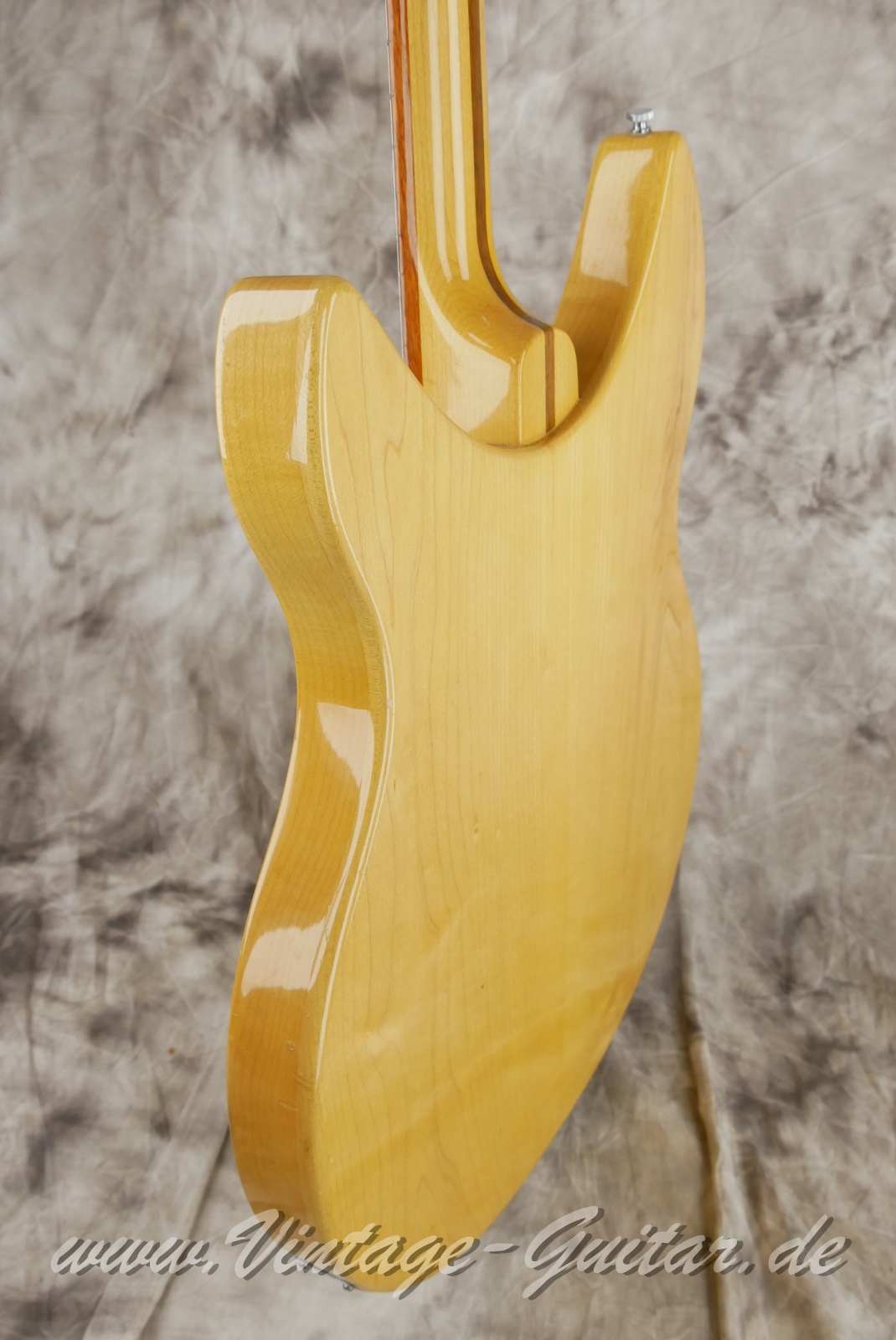 img/vintage/5881/Rickenbacker_330_12string_mapleglo_USA_1977-011.JPG