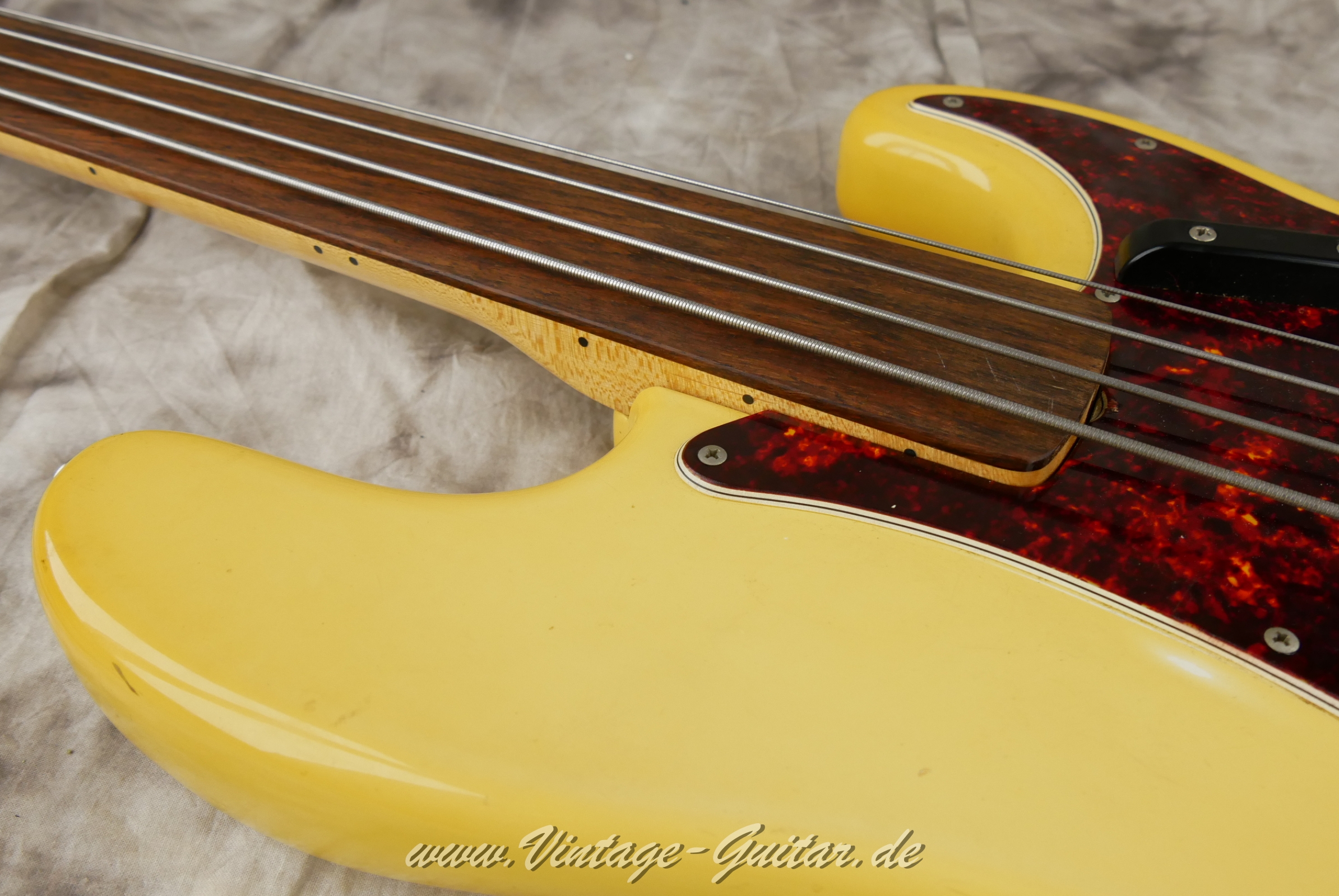 Fender-Precision-Bass-fretless-1972-olympic-white-016.JPG