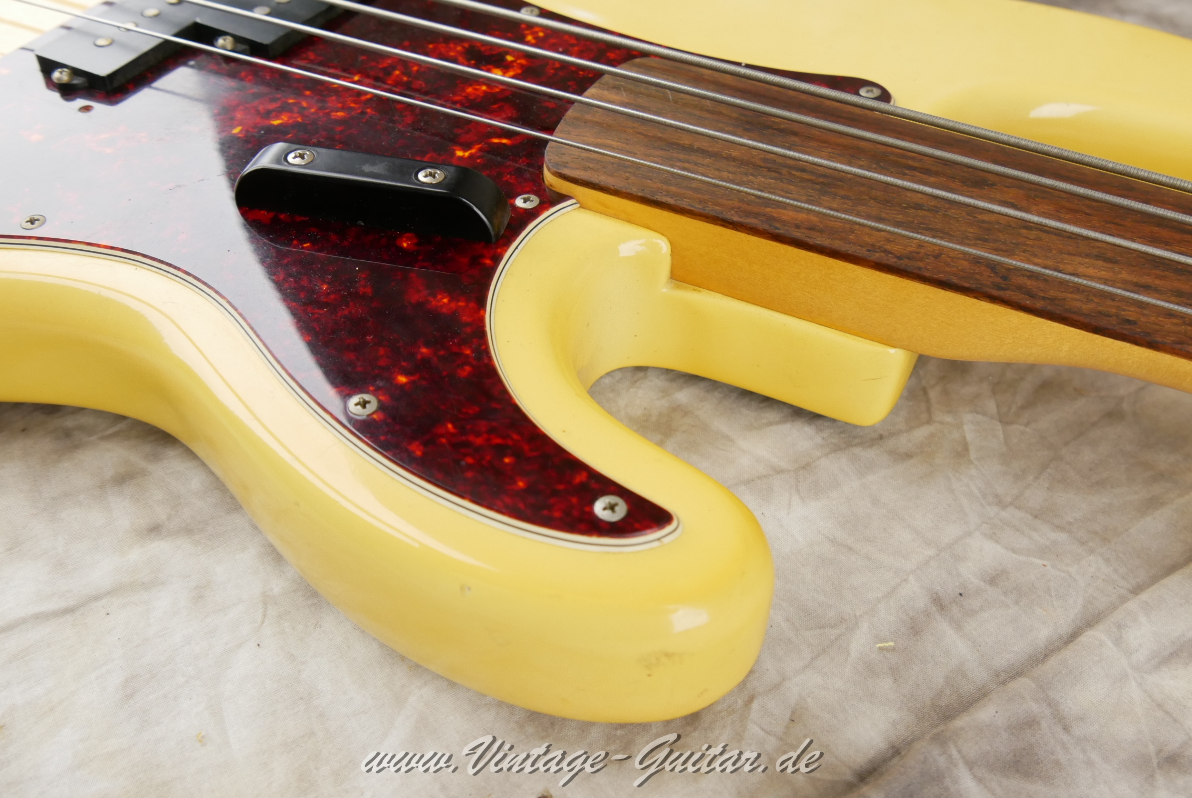 Fender-Precision-Bass-fretless-1972-olympic-white-021.JPG