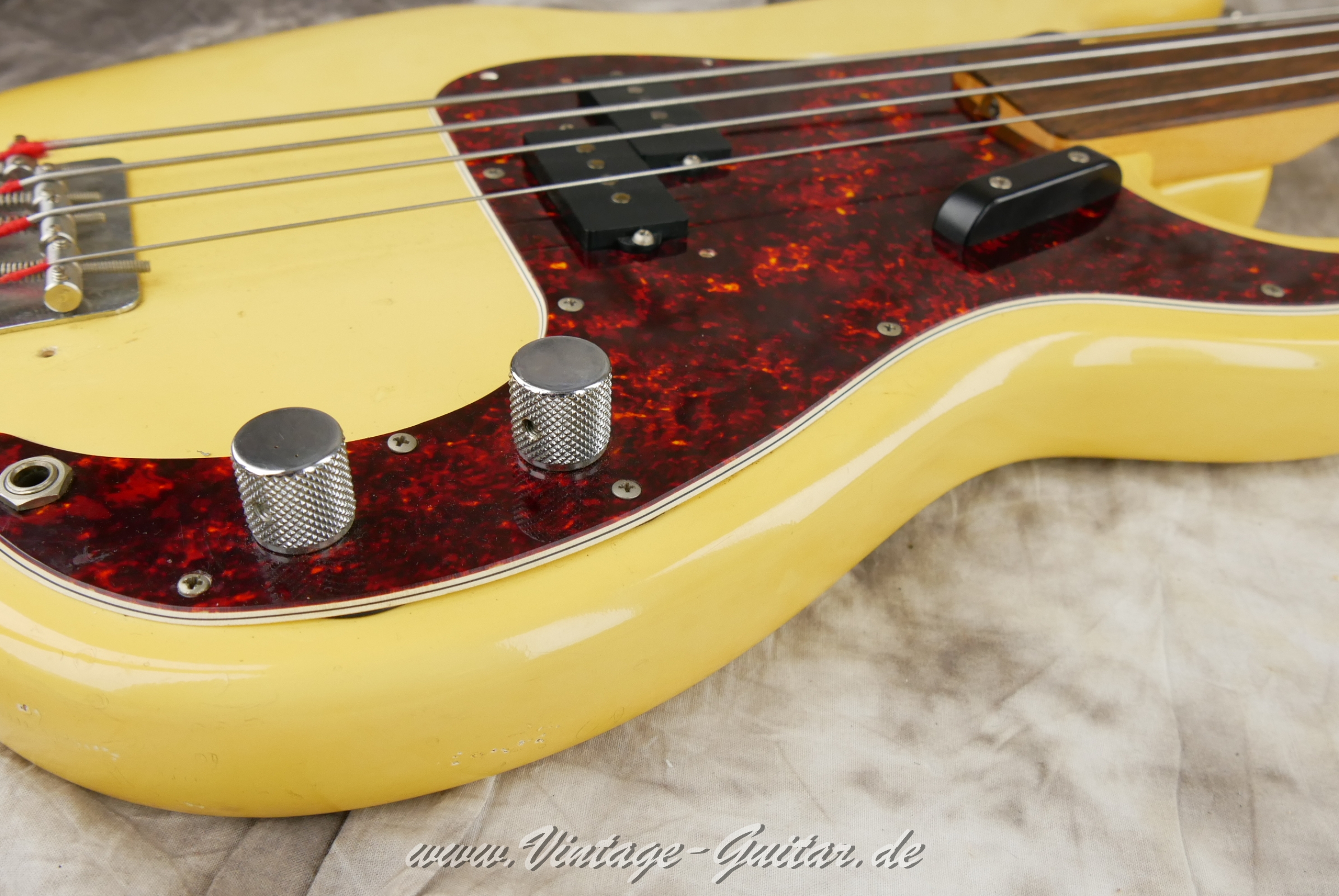 Fender-Precision-Bass-fretless-1972-olympic-white-022.JPG
