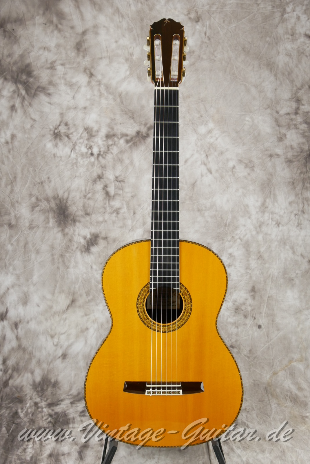 Masaru_Kohno_Special_Brazilian_rosewood_body_Japan_1982-001.JPG