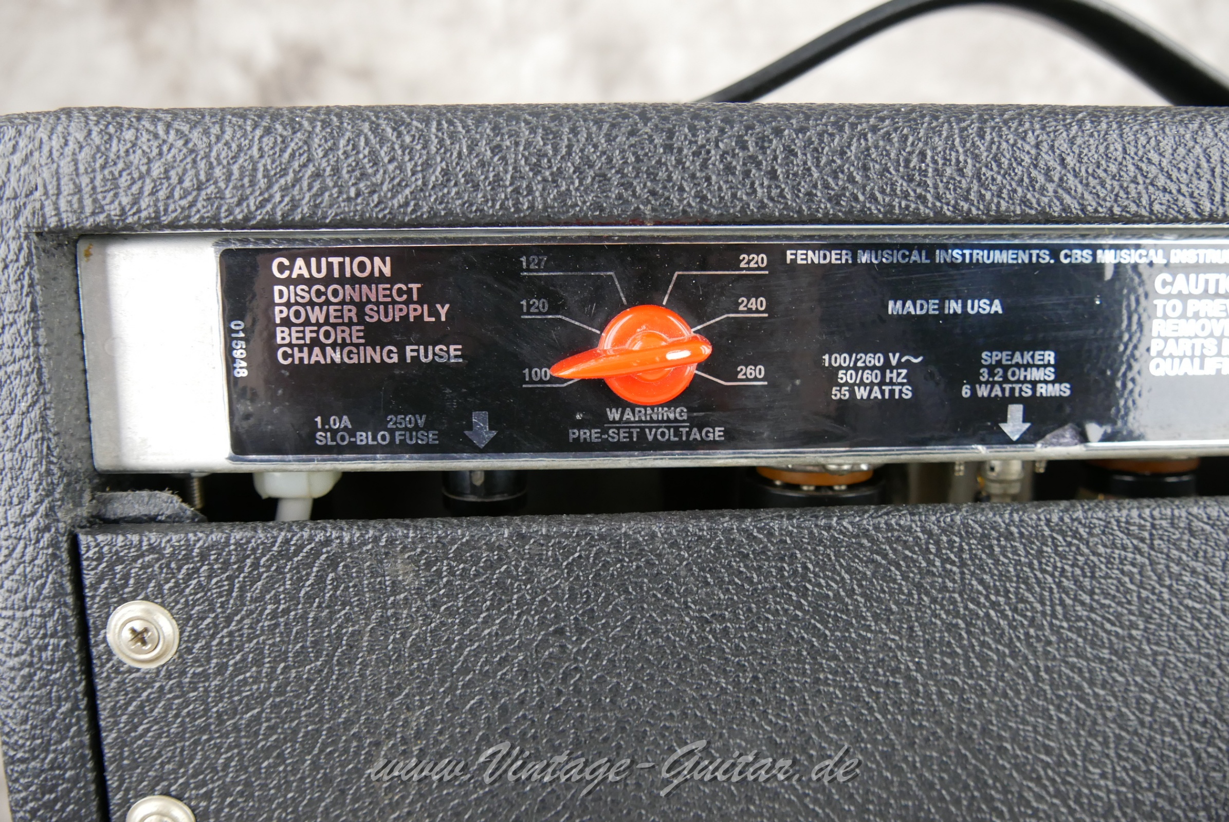 Fender_Vibro_Champ_silverface_1980-007.JPG