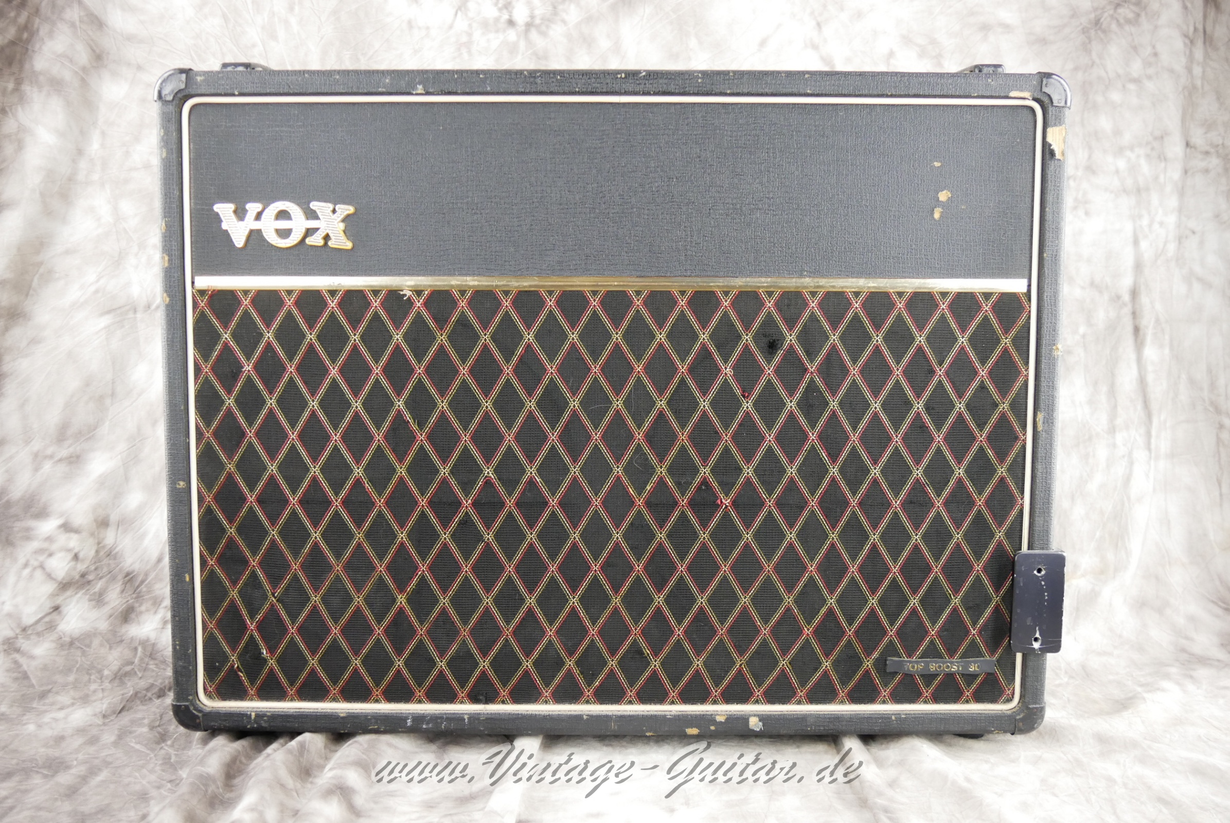 Vox_AC_30_top_grey_panel_boost_silver_bulldogs_1964-001.JPG