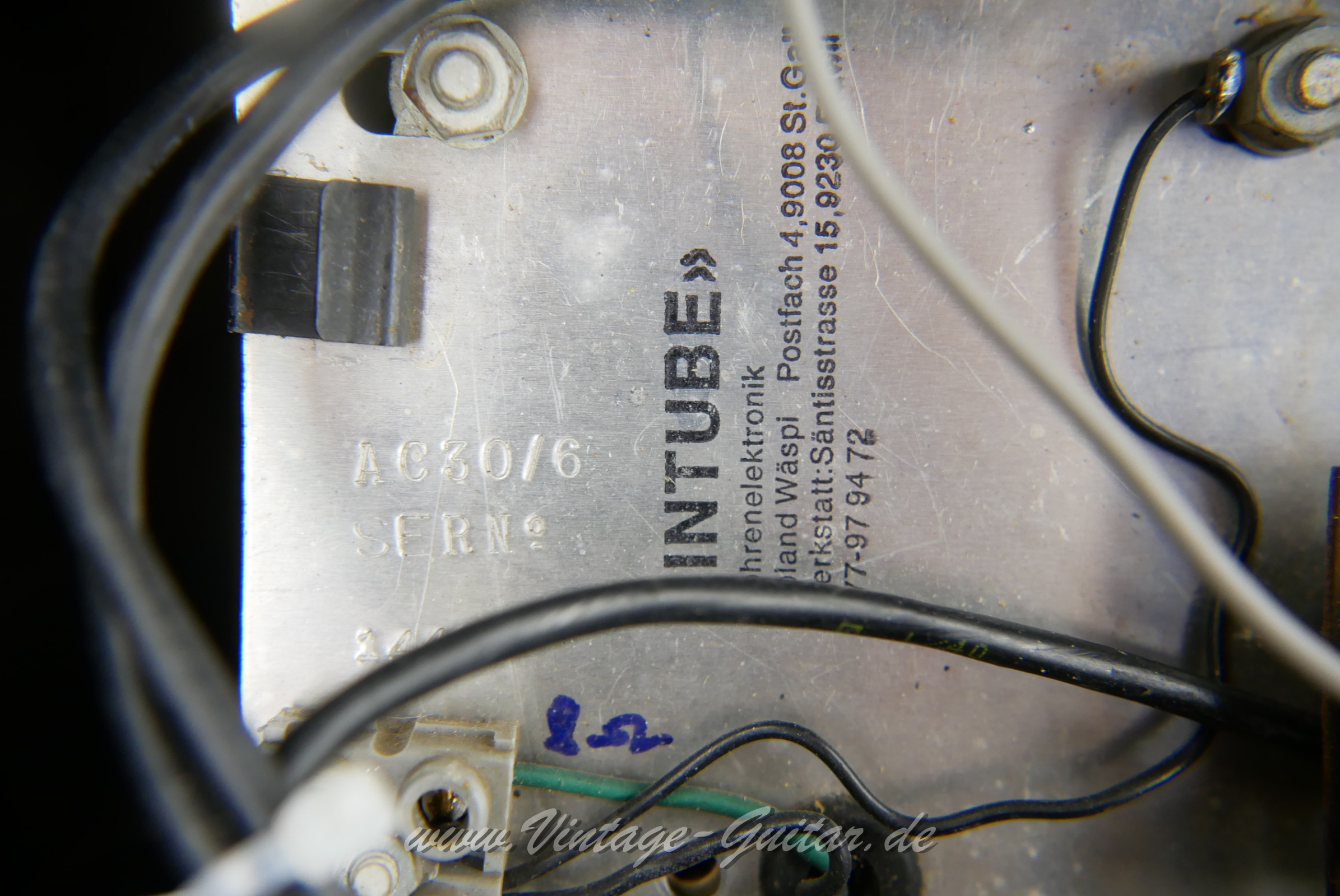 img/vintage/5897/Vox_AC_30_top_grey_panel_boost_silver_bulldogs_1964-014.JPG