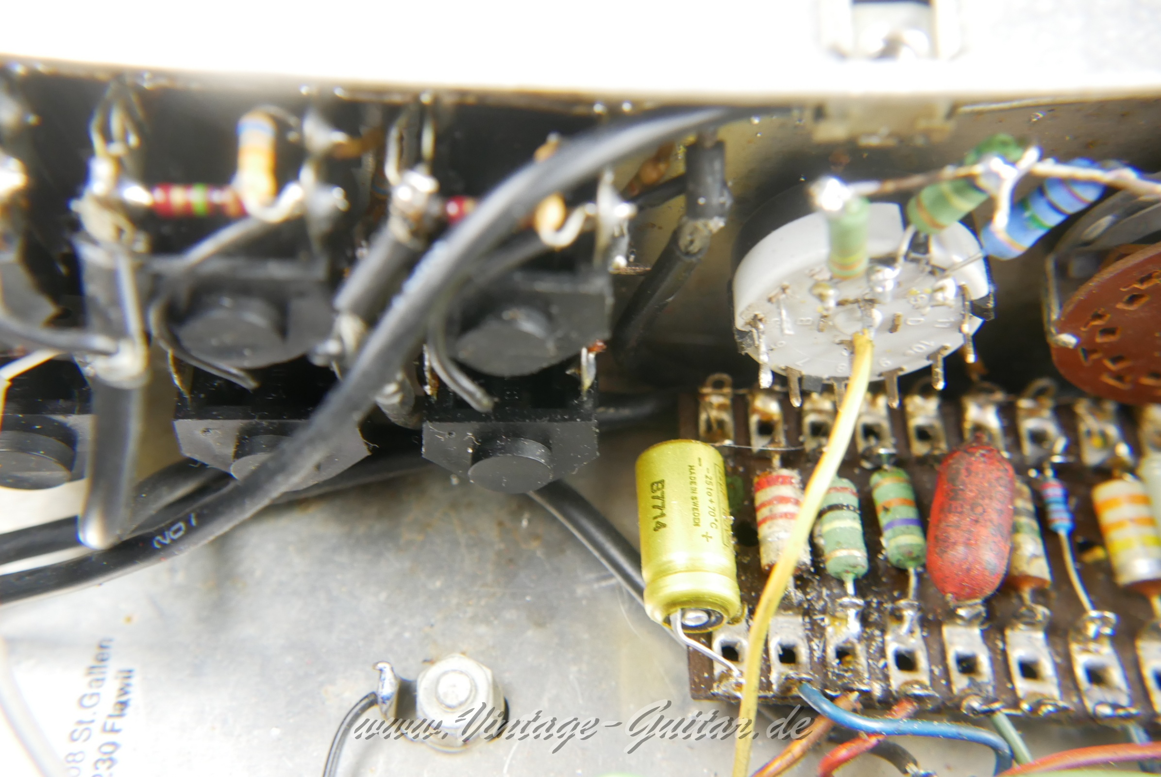 img/vintage/5897/Vox_AC_30_top_grey_panel_boost_silver_bulldogs_1964-019.JPG