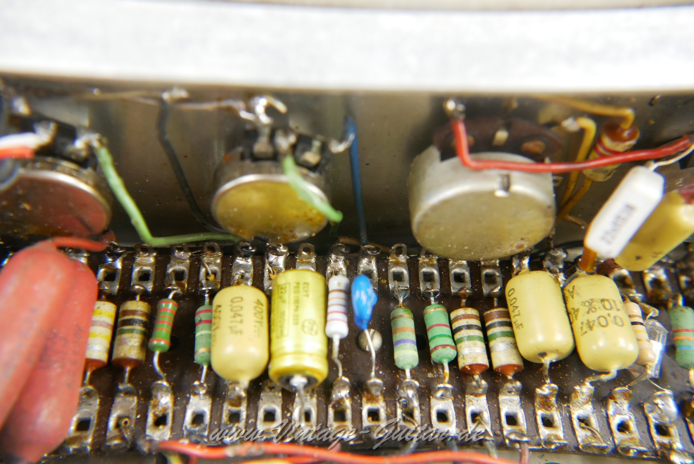 img/vintage/5897/Vox_AC_30_top_grey_panel_boost_silver_bulldogs_1964-021.JPG