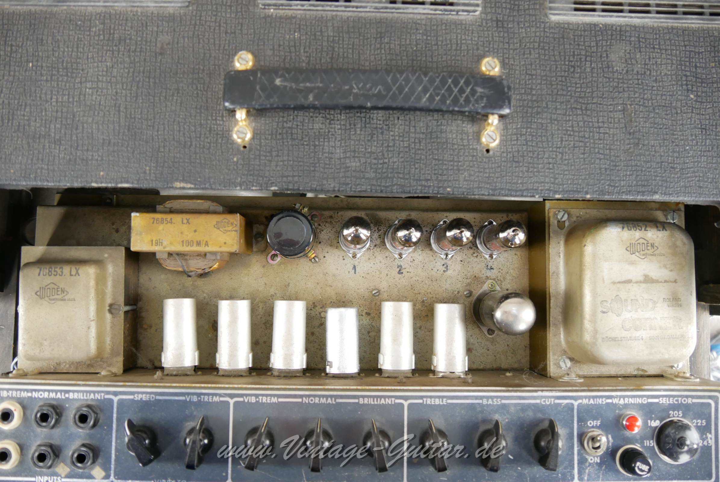 img/vintage/5897/Vox_AC_30_top_grey_panel_boost_silver_bulldogs_1964-023.JPG