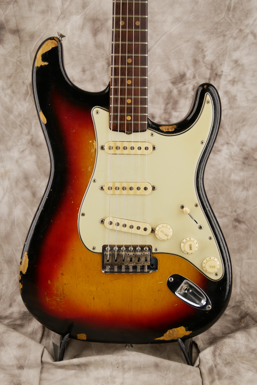 img/vintage/5899/Fender_Stratocaster_1964_pre_CBS_sunburst-007.JPG