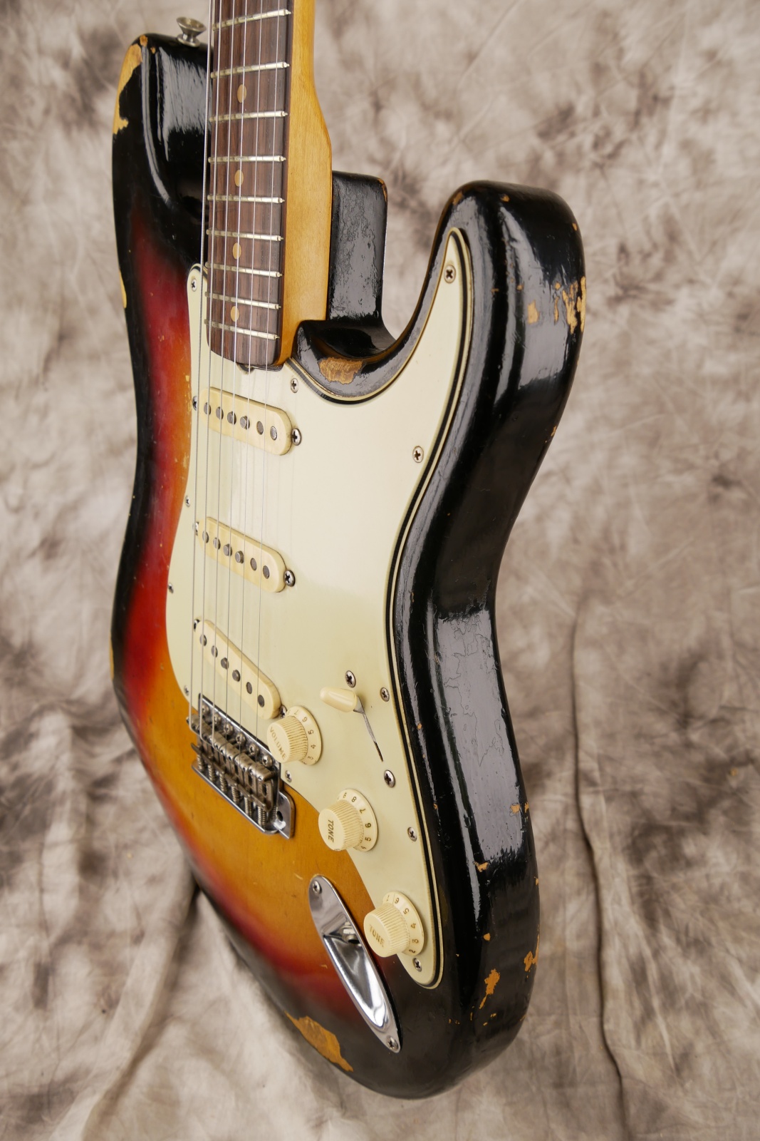 img/vintage/5899/Fender_Stratocaster_1964_pre_CBS_sunburst-010.JPG