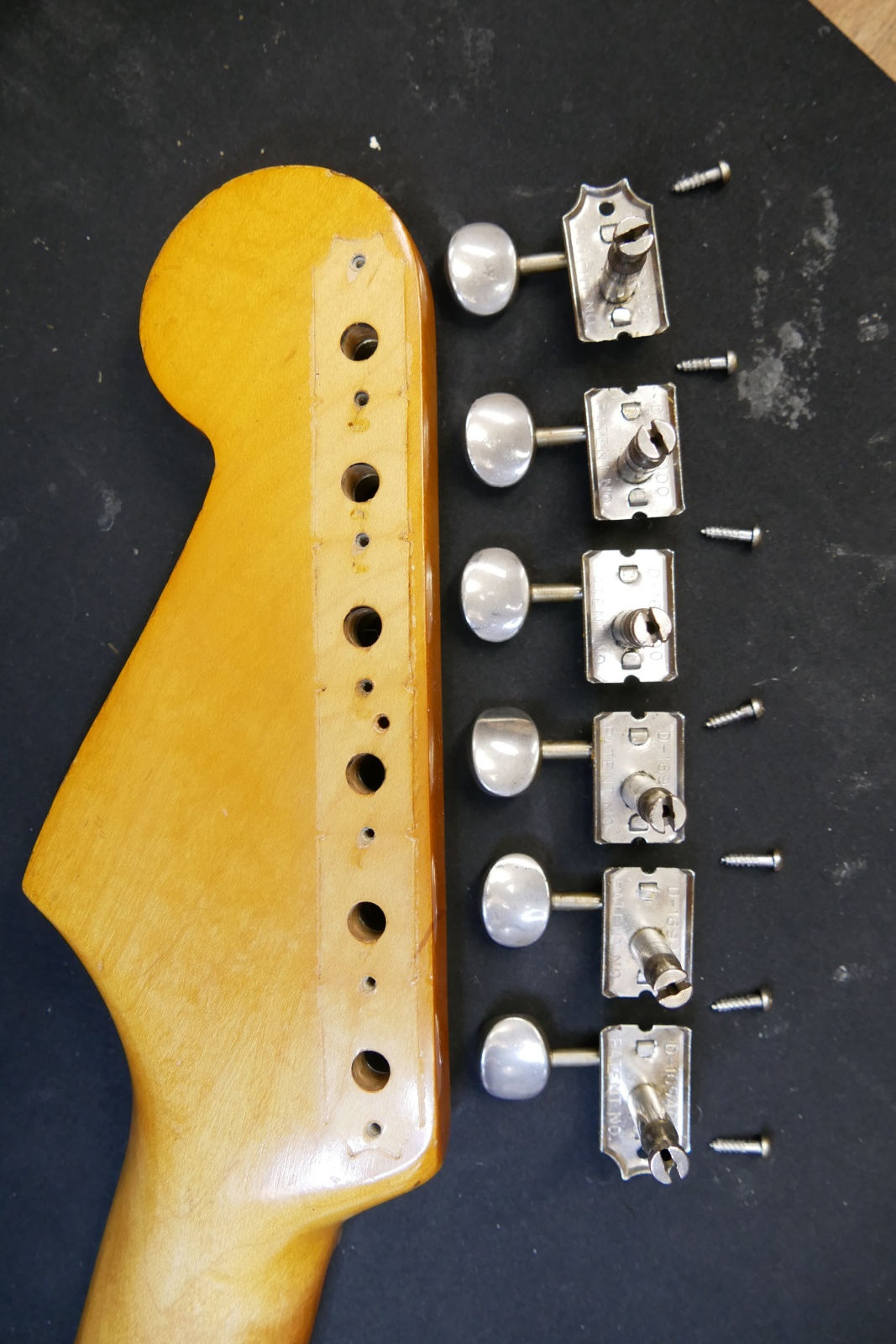 img/vintage/5899/Fender_Stratocaster_1964_pre_CBS_sunburst-015.JPG