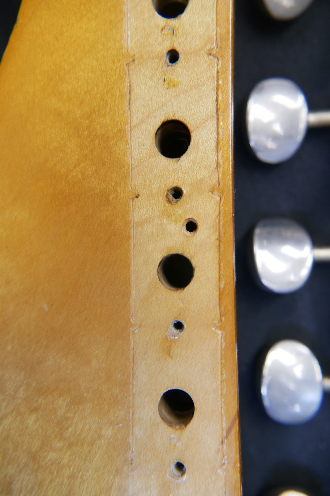 img/vintage/5899/Fender_Stratocaster_1964_pre_CBS_sunburst-016.JPG