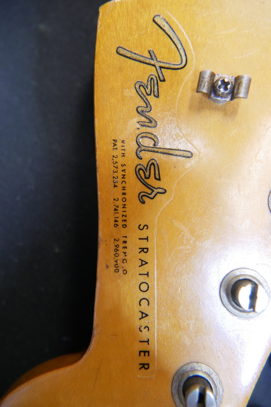 img/vintage/5899/Fender_Stratocaster_1964_pre_CBS_sunburst-018.JPG