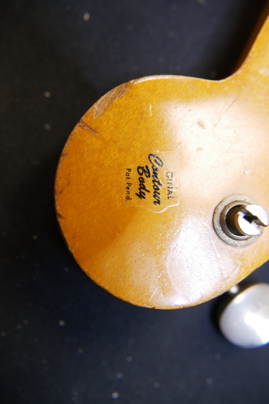 img/vintage/5899/Fender_Stratocaster_1964_pre_CBS_sunburst-019.JPG