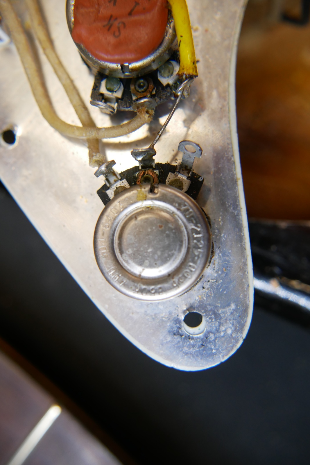 img/vintage/5899/Fender_Stratocaster_1964_pre_CBS_sunburst-020.JPG