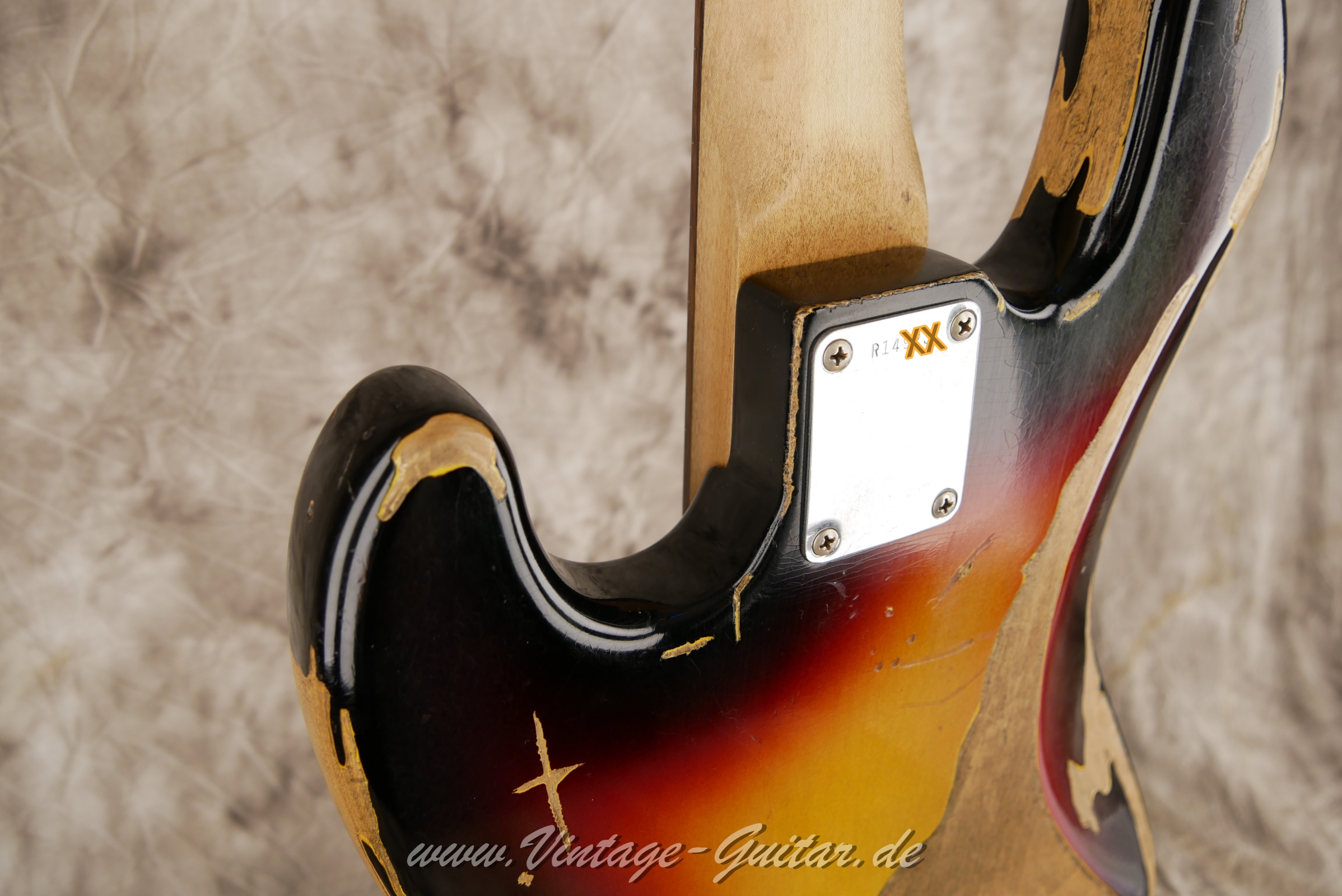 Fender-Jazz-Bass-Jaco-Pastorius-Custom-Shop-Signature-013.JPG
