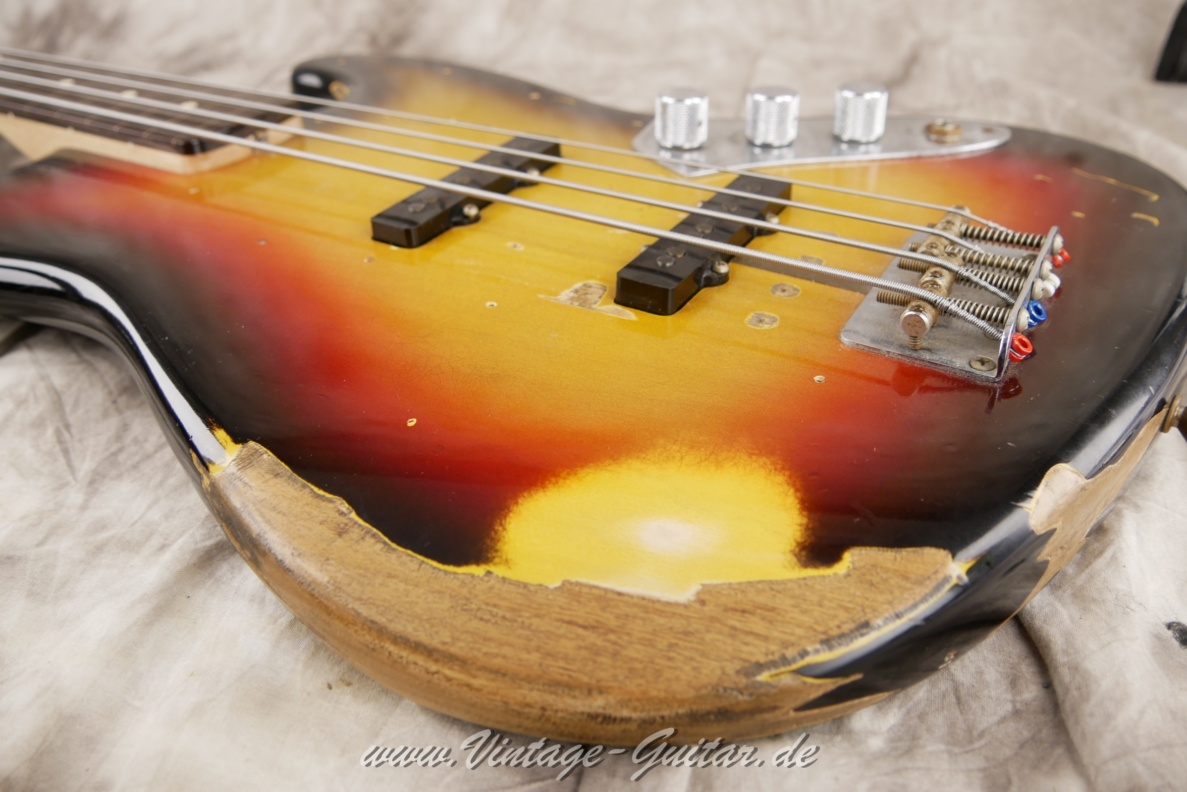 Fender-Jazz-Bass-Jaco-Pastorius-Custom-Shop-Signature-017.JPG
