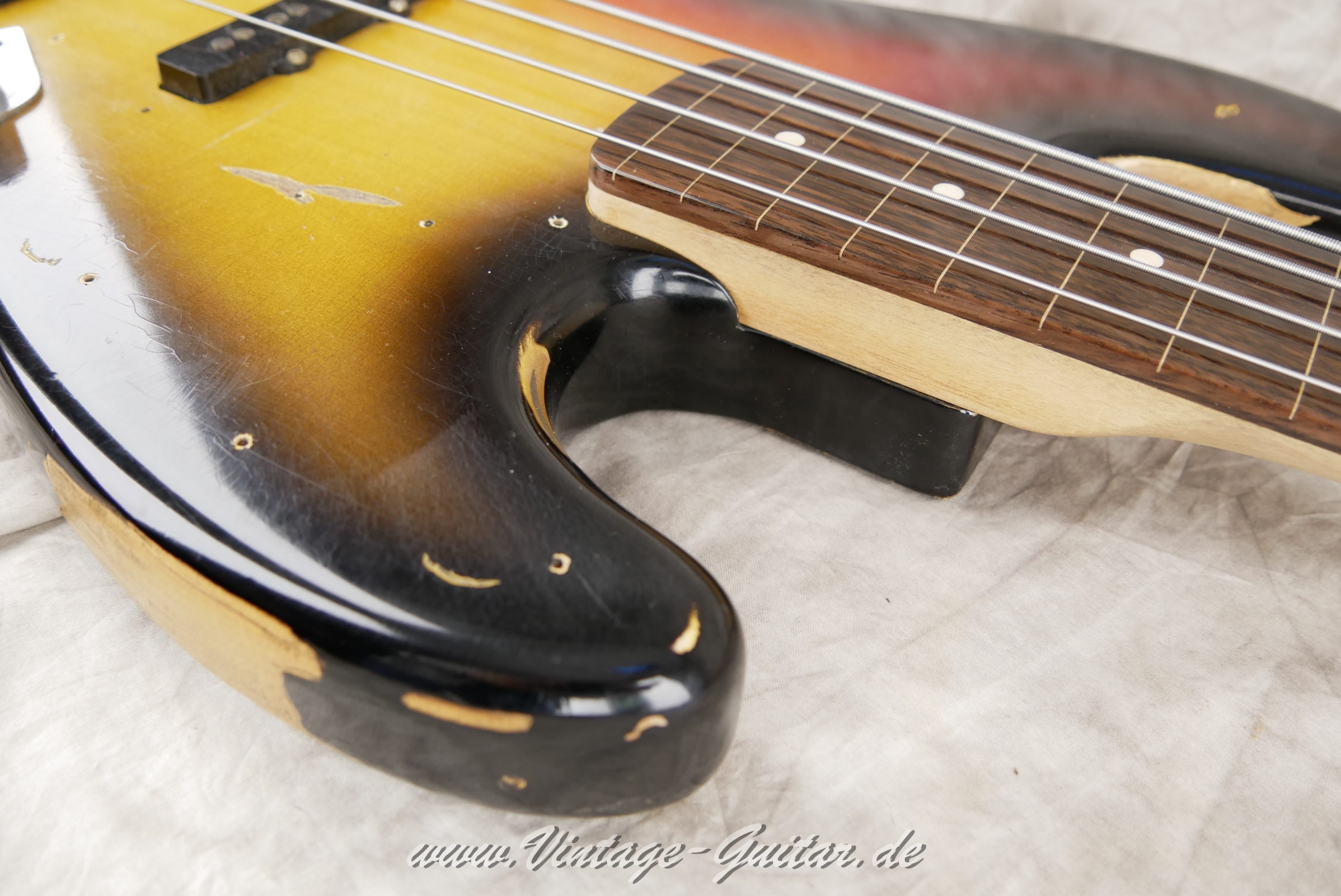 Fender-Jazz-Bass-Jaco-Pastorius-Custom-Shop-Signature-018.JPG