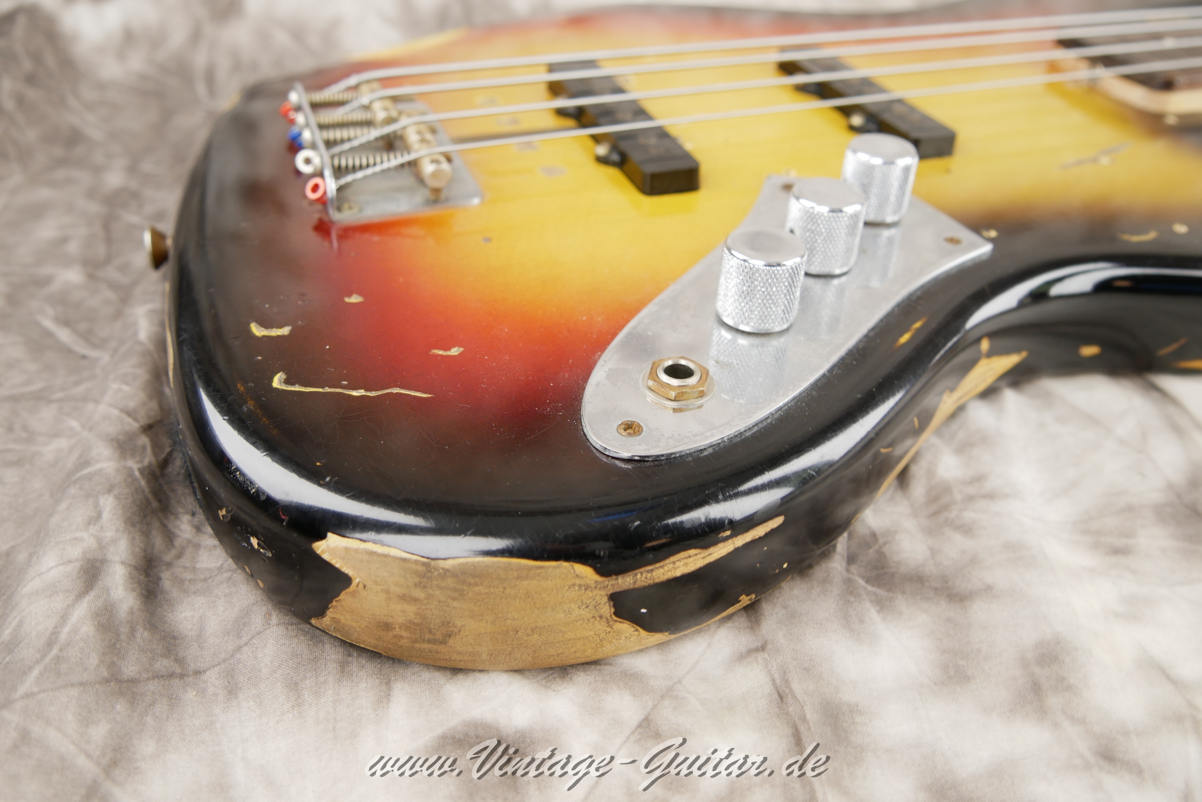 Fender-Jazz-Bass-Jaco-Pastorius-Custom-Shop-Signature-019.JPG