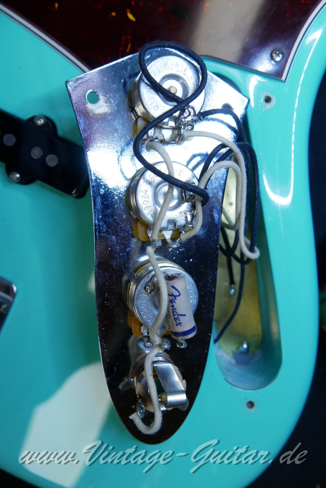 Fender_Jazz_Bass_American_Vintage_2_surf_green_USA_2022-016.JPG