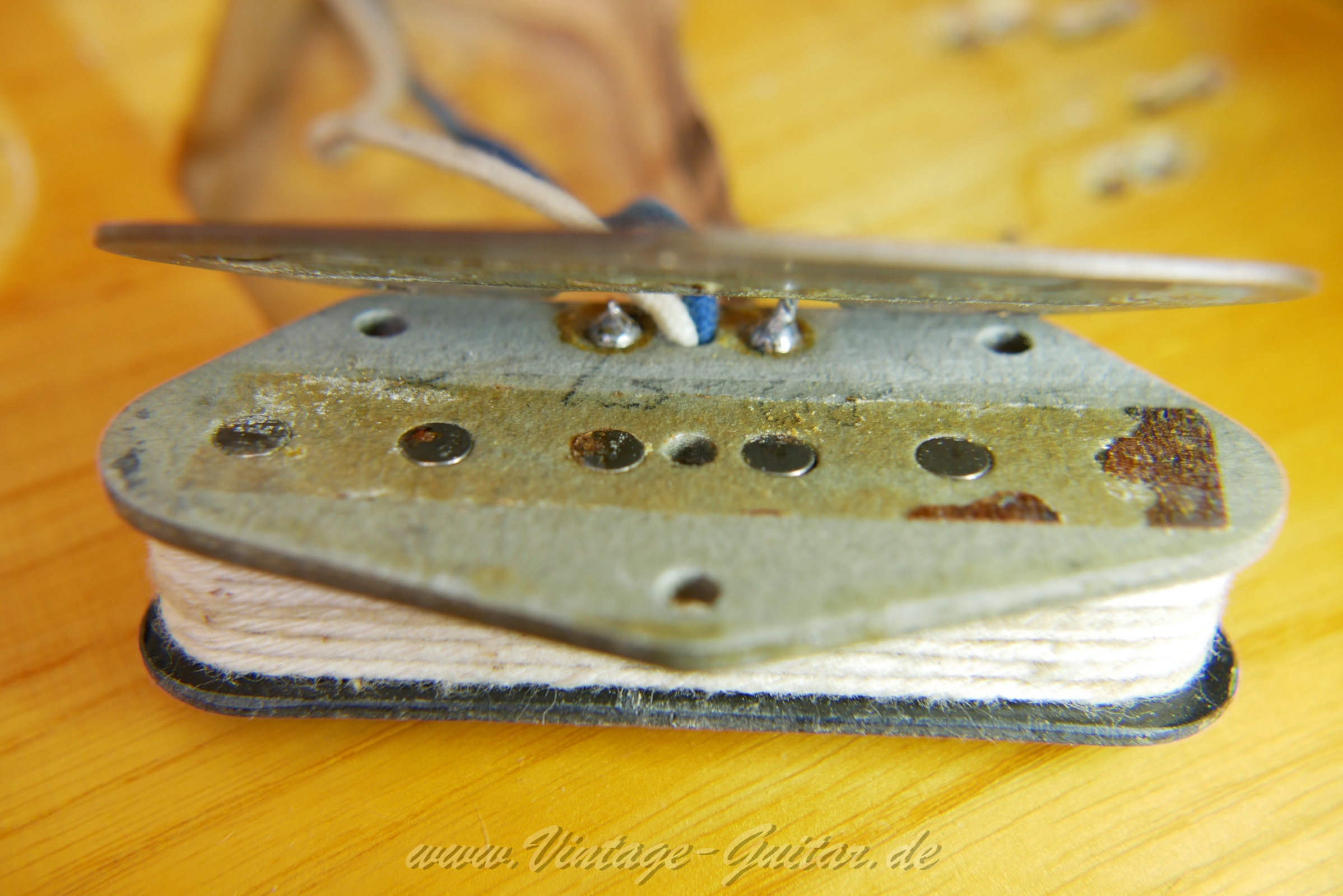 img/vintage/5905/Fender_telecaster_thinline_natural_1969_USA-19.jpg