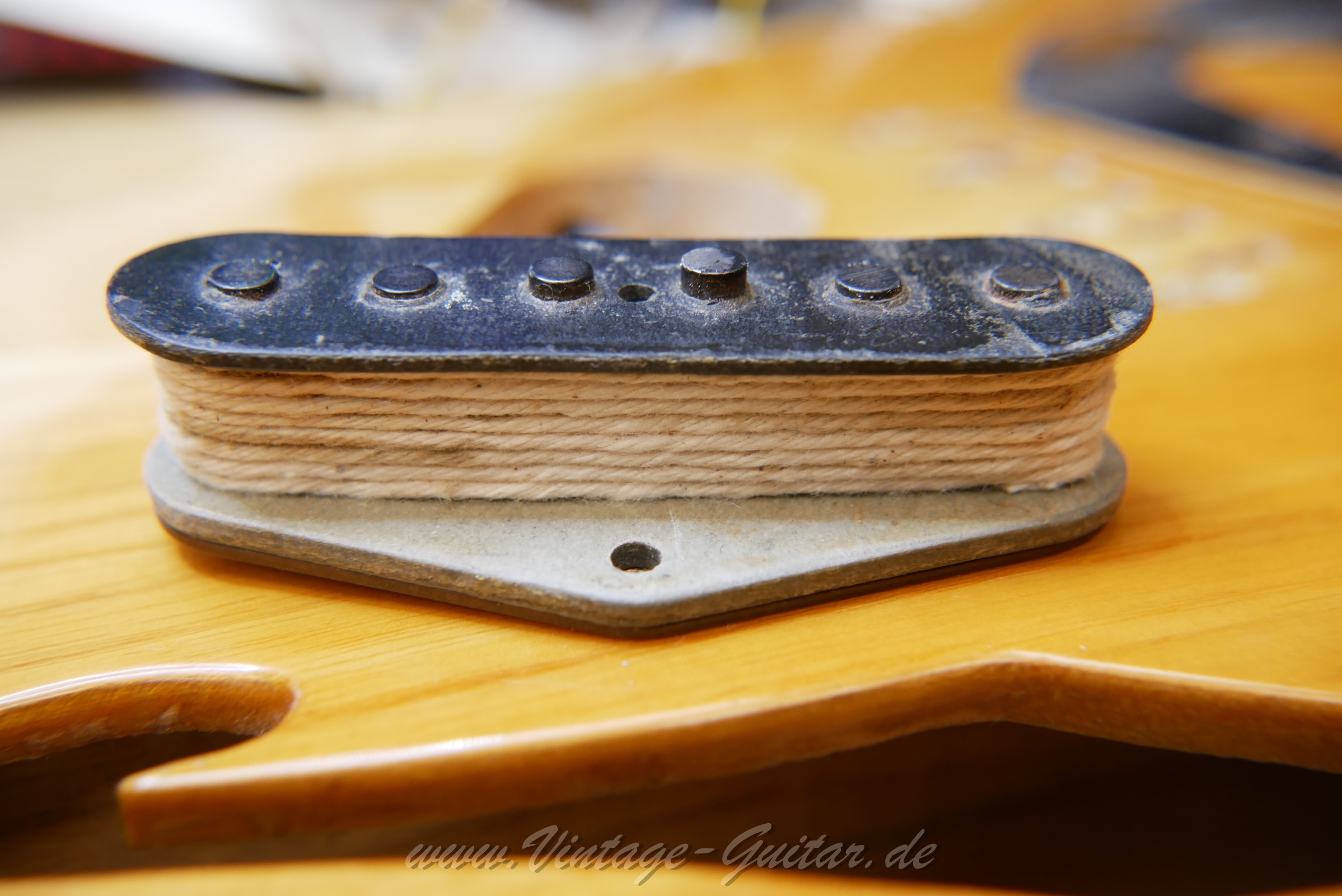 img/vintage/5905/Fender_telecaster_thinline_natural_1969_USA-20.jpg