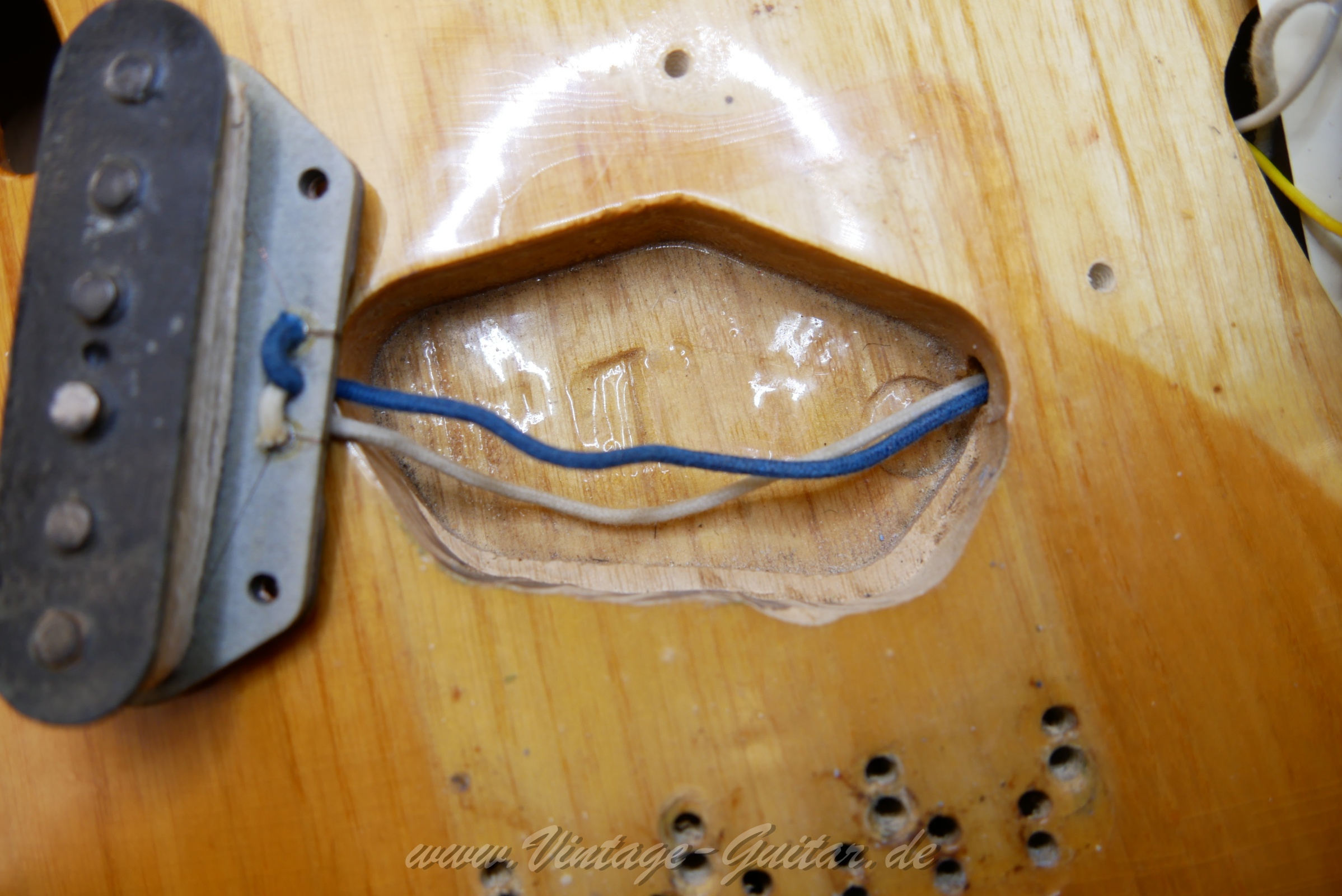 img/vintage/5905/Fender_telecaster_thinline_natural_1969_USA-21.jpg