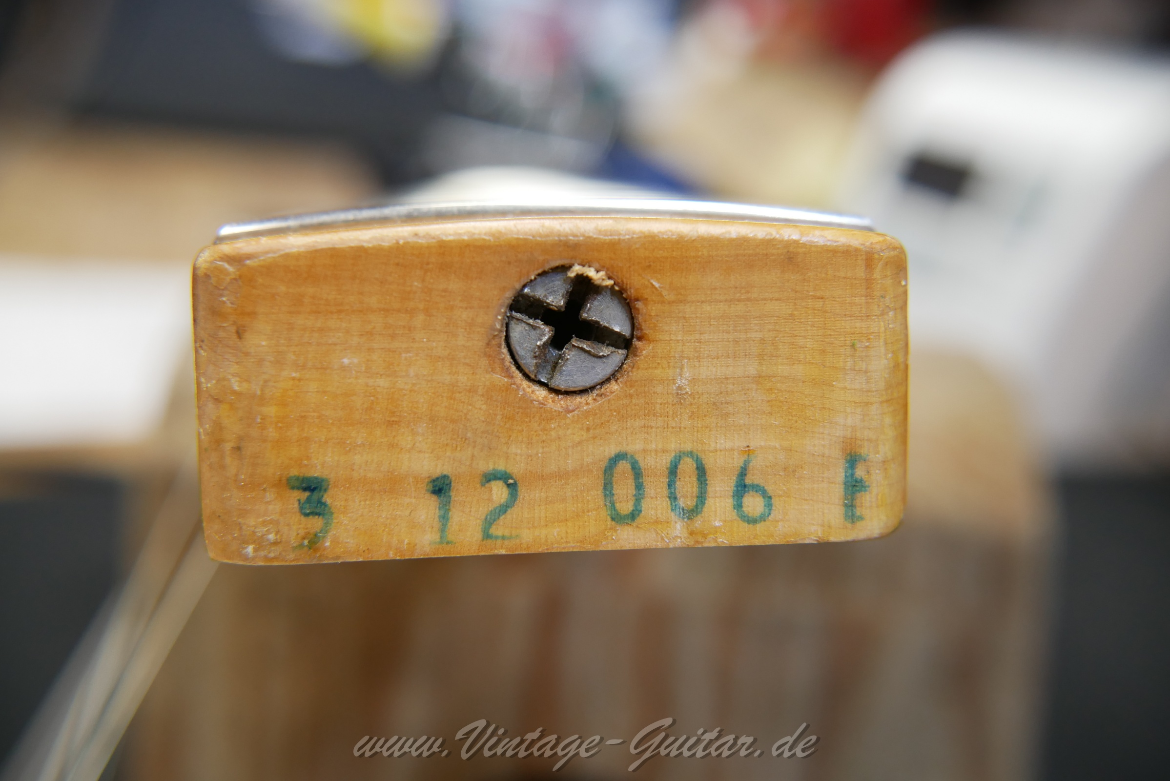 img/vintage/5905/Fender_telecaster_thinline_natural_1969_USA-31.jpg