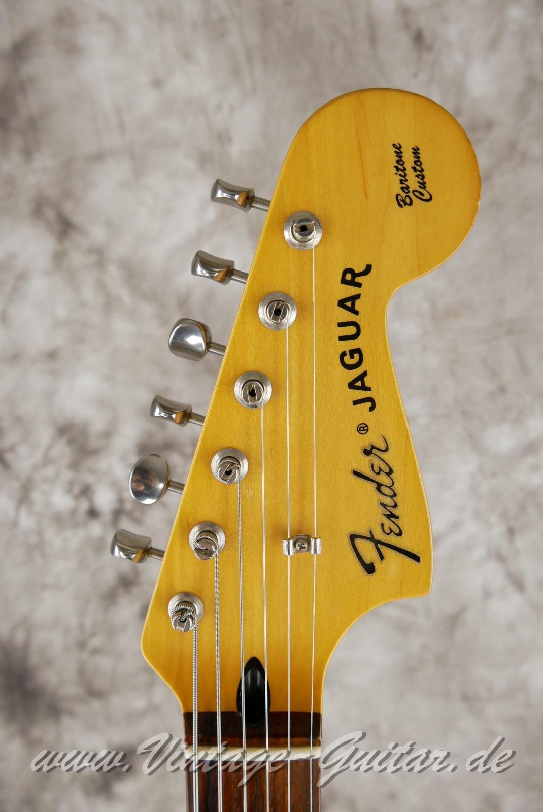 img/vintage/5908/Fender_Jaguar_Baritone_custom_sunburst_Japan_2003-003.JPG