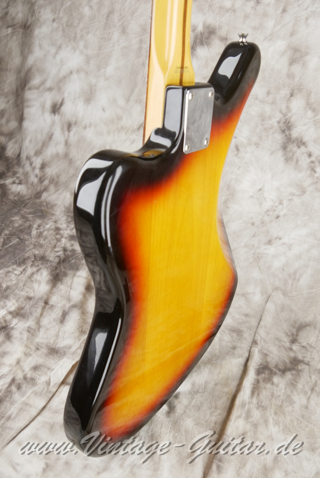 img/vintage/5908/Fender_Jaguar_Baritone_custom_sunburst_Japan_2003-011.JPG