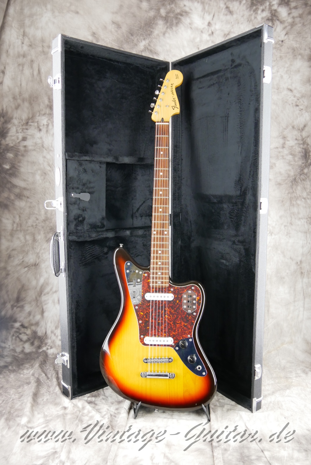 img/vintage/5908/Fender_Jaguar_Baritone_custom_sunburst_Japan_2003-013.JPG