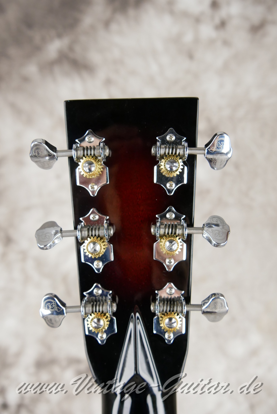 Larrivee_OM_50_MH_Custom_sunburst_USA_2013-004.JPG