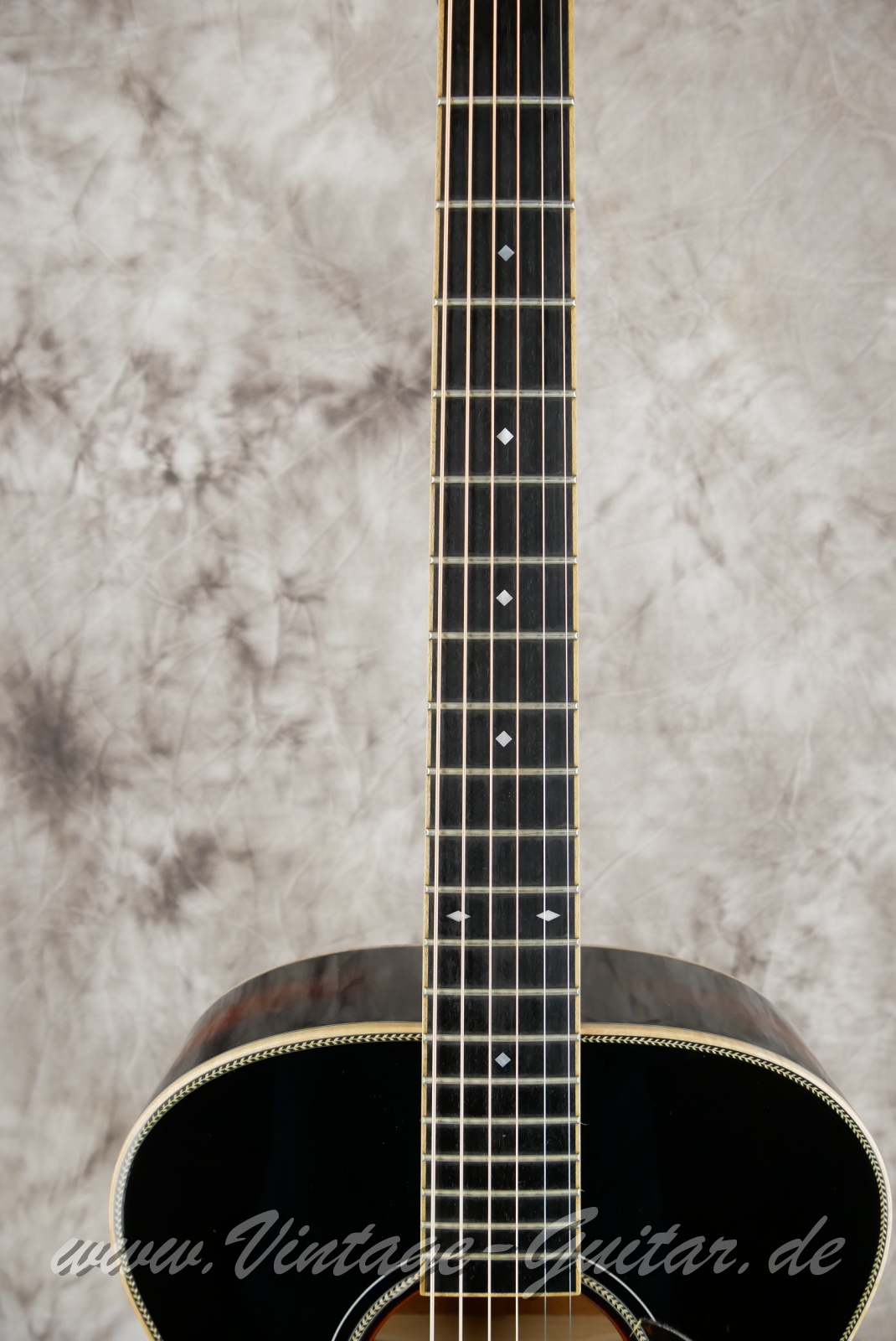 Larrivee_OM_50_MH_Custom_sunburst_USA_2013-005.JPG