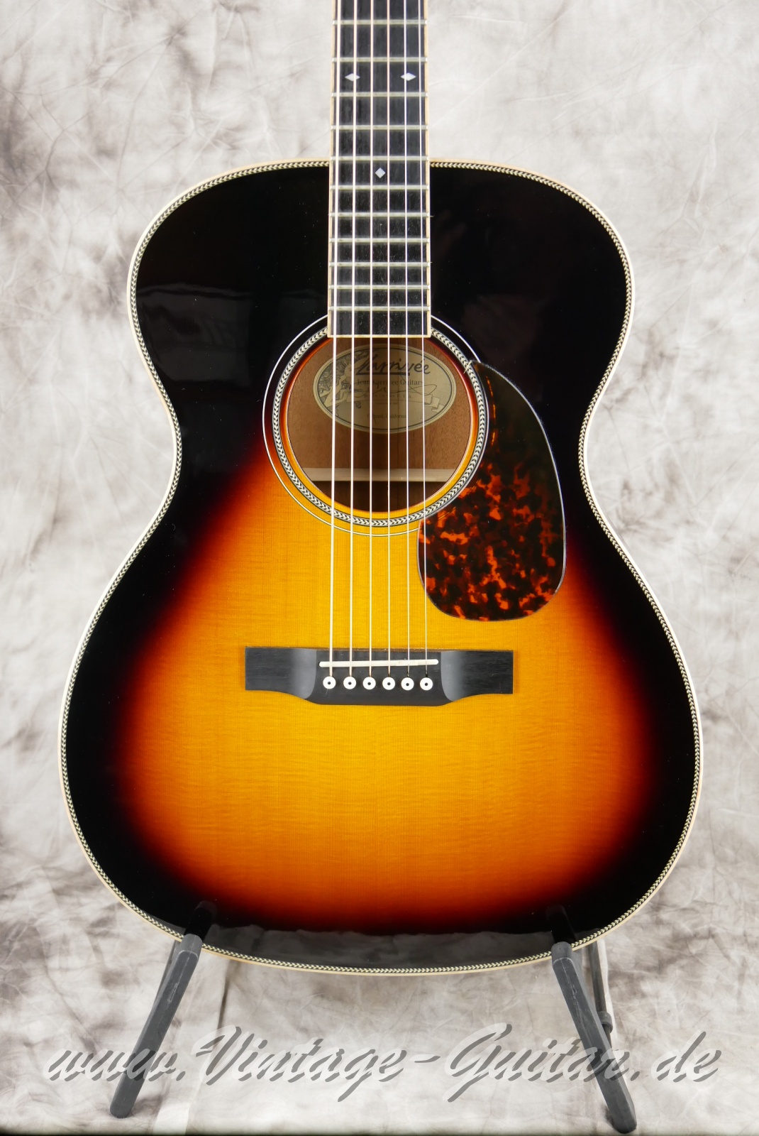 Larrivee_OM_50_MH_Custom_sunburst_USA_2013-007.JPG