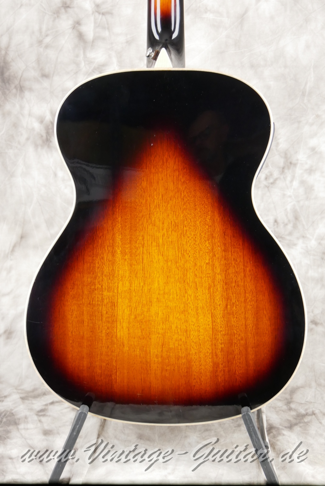 Larrivee_OM_50_MH_Custom_sunburst_USA_2013-008.JPG