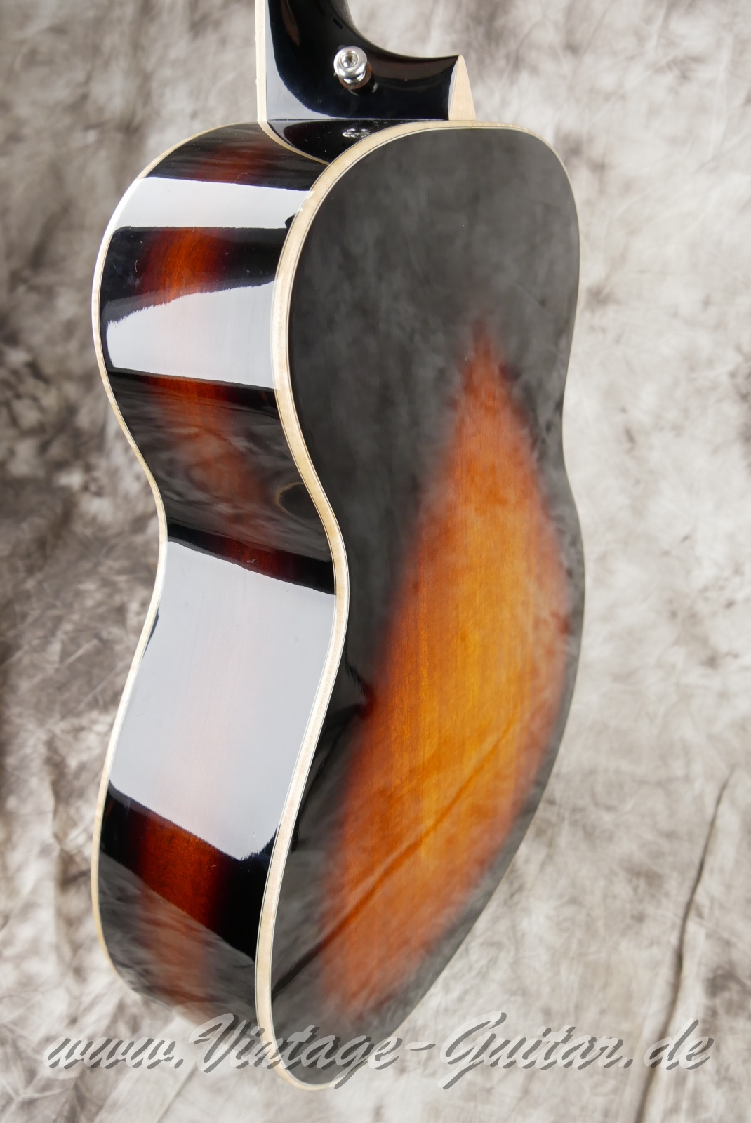 Larrivee_OM_50_MH_Custom_sunburst_USA_2013-011.JPG