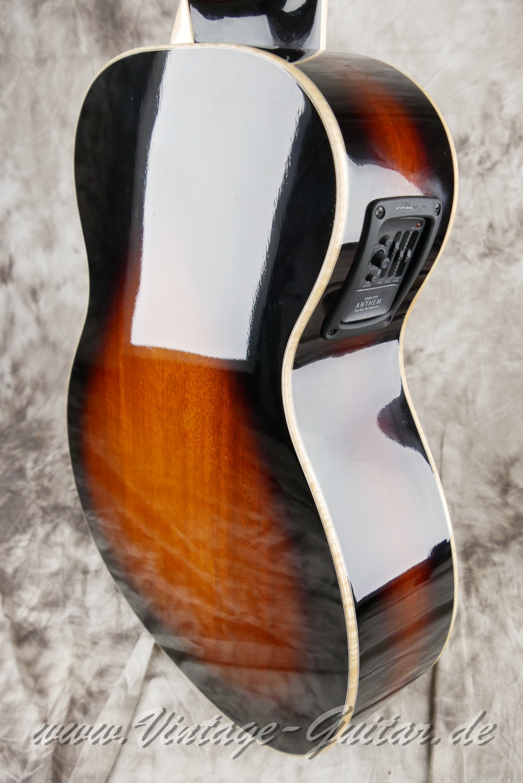 Larrivee_OM_50_MH_Custom_sunburst_USA_2013-012.JPG