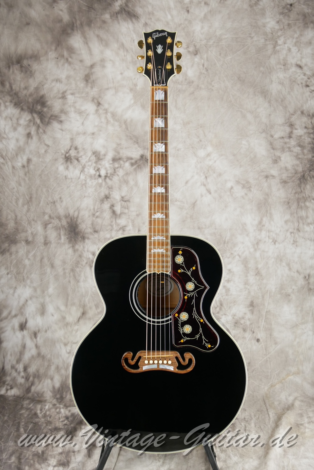 Gibson_SJ_200_Black_Limited_Edition_2012-001.JPG